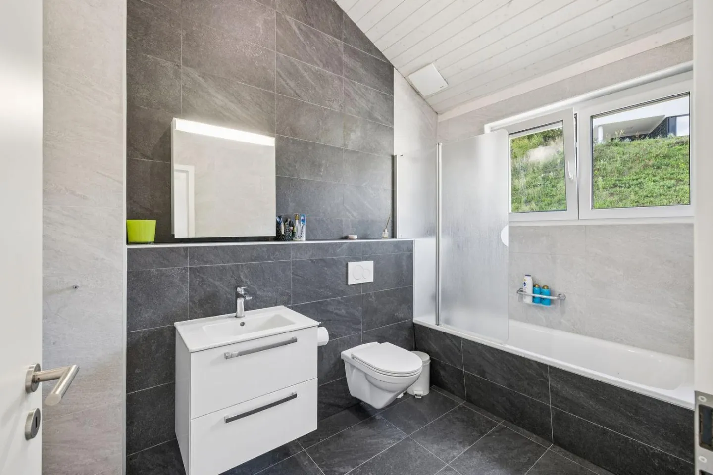 Moderne Familienvilla mit Seeblick - Foto 8 von 12