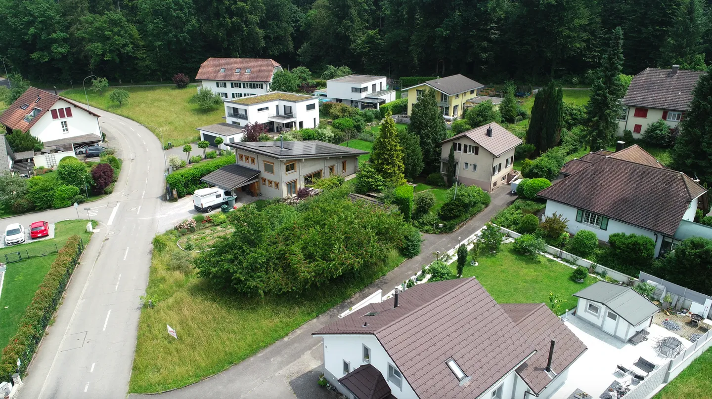 RISERVATO! Casa unifamiliare con due lotti edificabili aggiuntivi - tre opzioni di acquisto disponibili - Foto 1 di 12