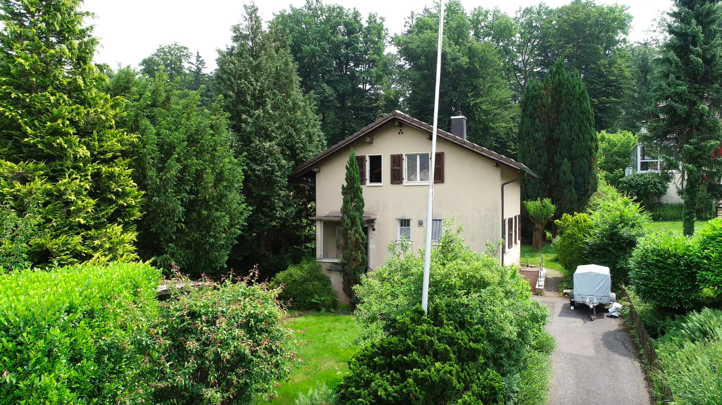 RISERVATO! Casa unifamiliare con due lotti edificabili aggiuntivi - tre opzioni di acquisto disponibili - Foto 2 di 12