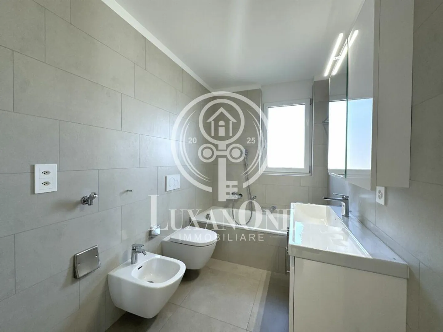 High-quality 3.5-room new apartment with terrace and south orientation - Photo 8 of 12