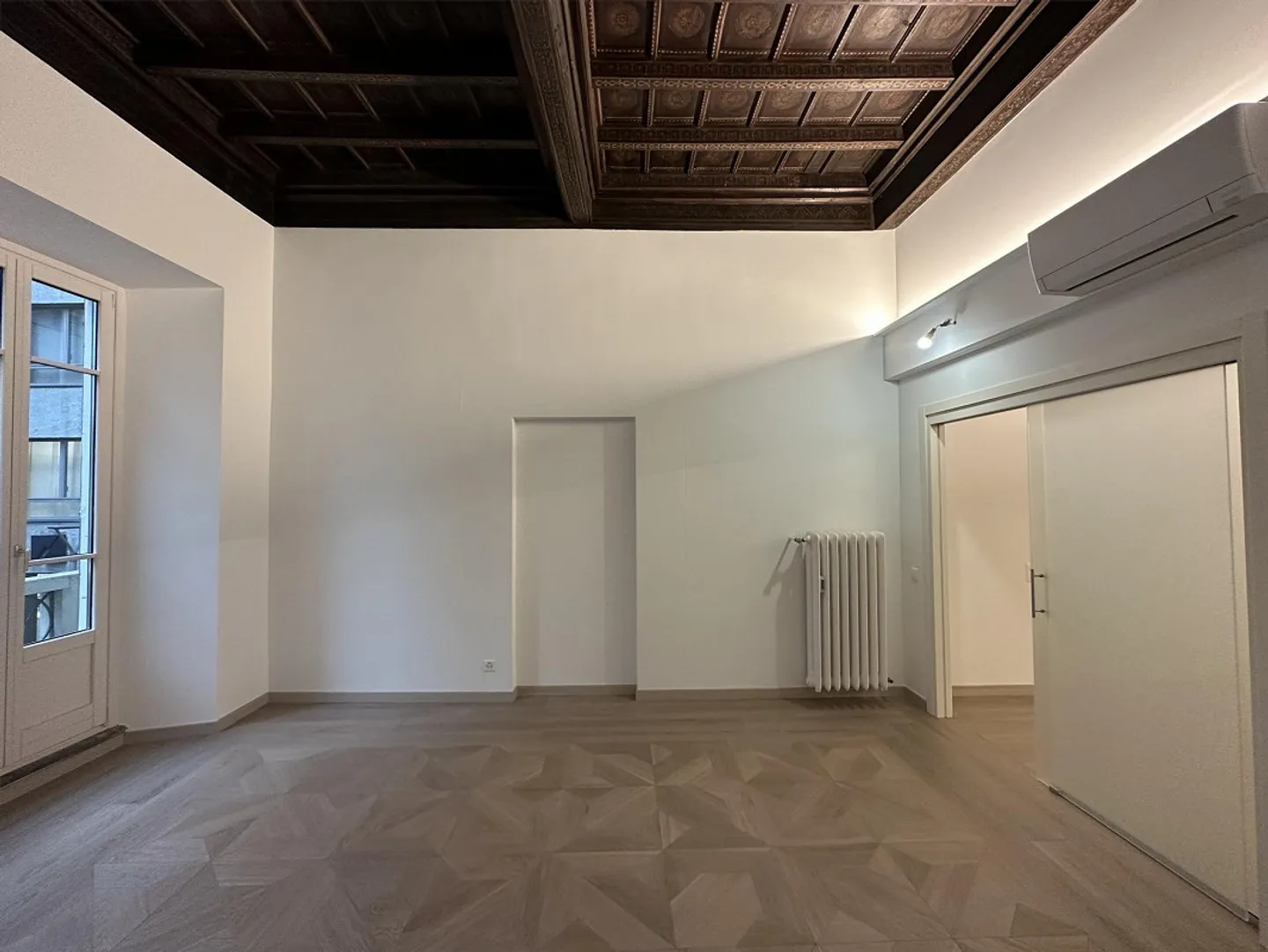 Prestigious office for rent in the center - Photo 17 of 26