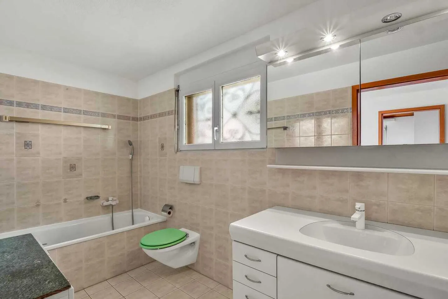 Affascinante casa di 5,5 stanze a Monte Carasso con giardino - Foto 12 di 13