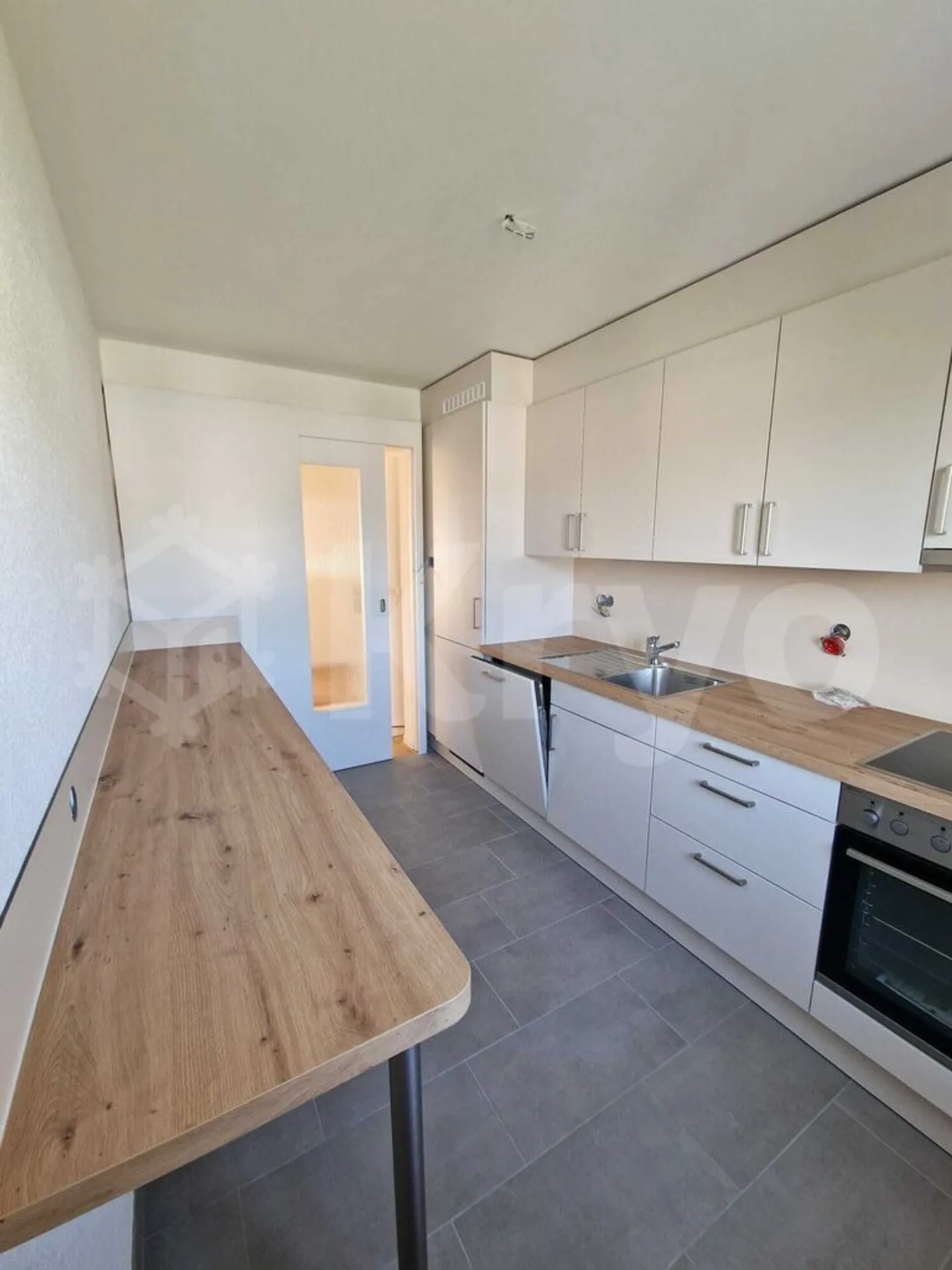Four-Room Apartment 80 m2 with Balcony and Elevator - Photo 1 of 9