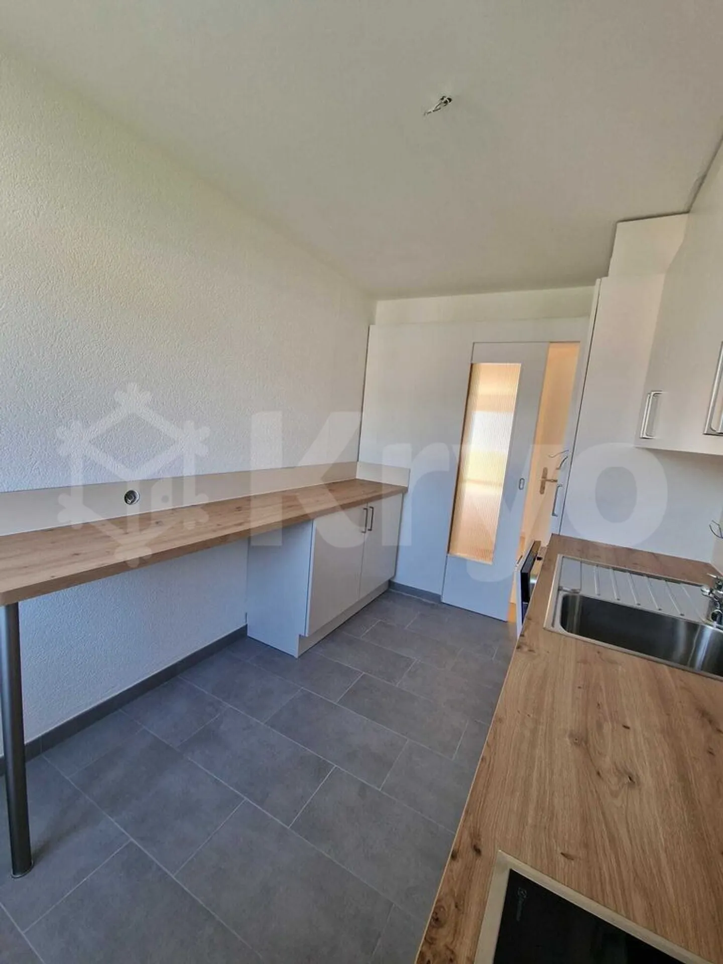 Four-Room Apartment 80 m2 with Balcony and Elevator - Photo 2 of 9
