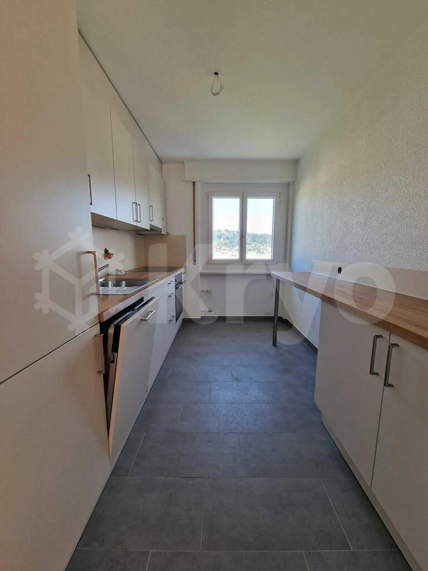 Four-Room Apartment 80 m2 with Balcony and Elevator - Photo 3 of 9