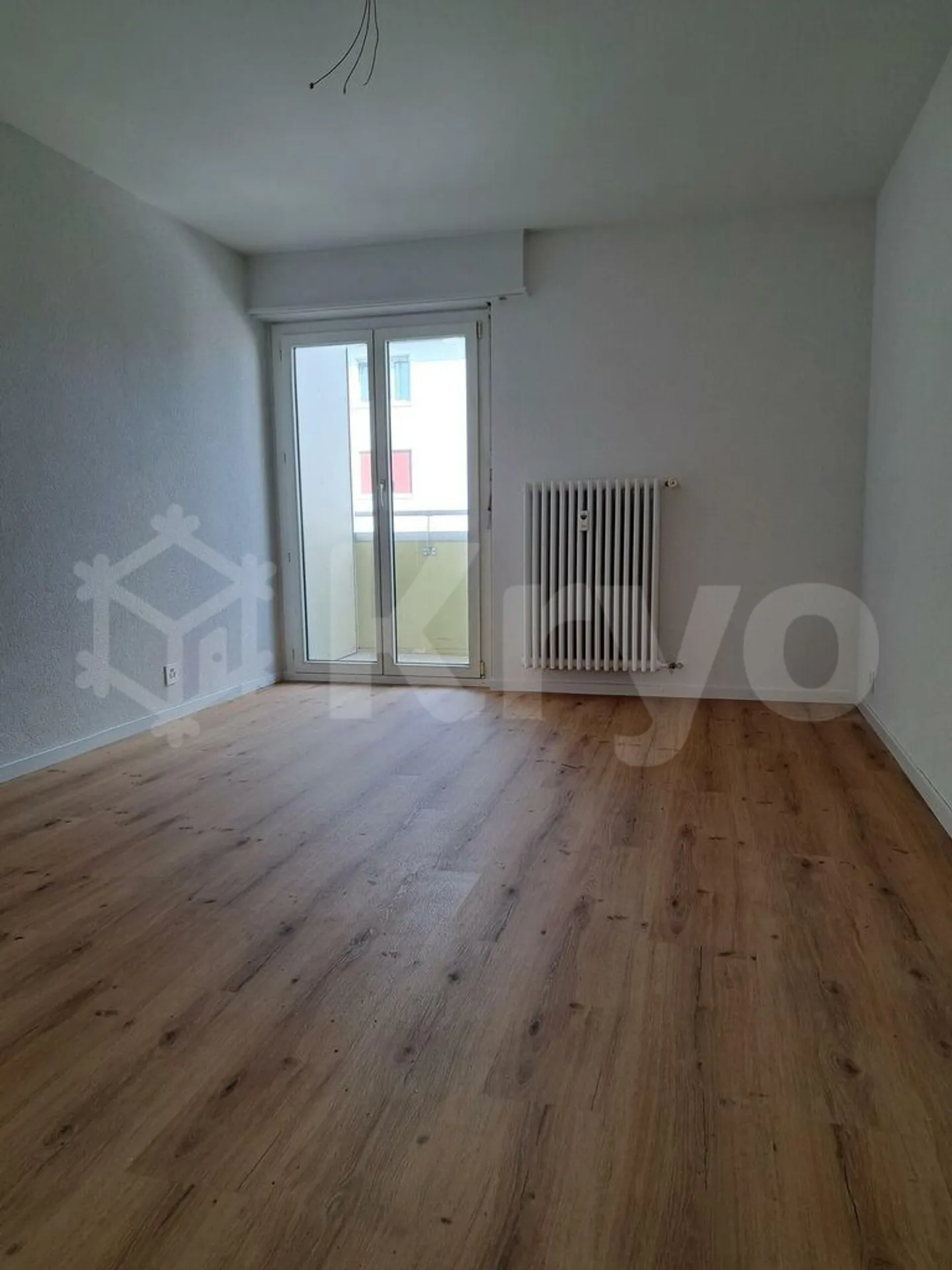 Four-Room Apartment 80 m2 with Balcony and Elevator - Photo 4 of 9