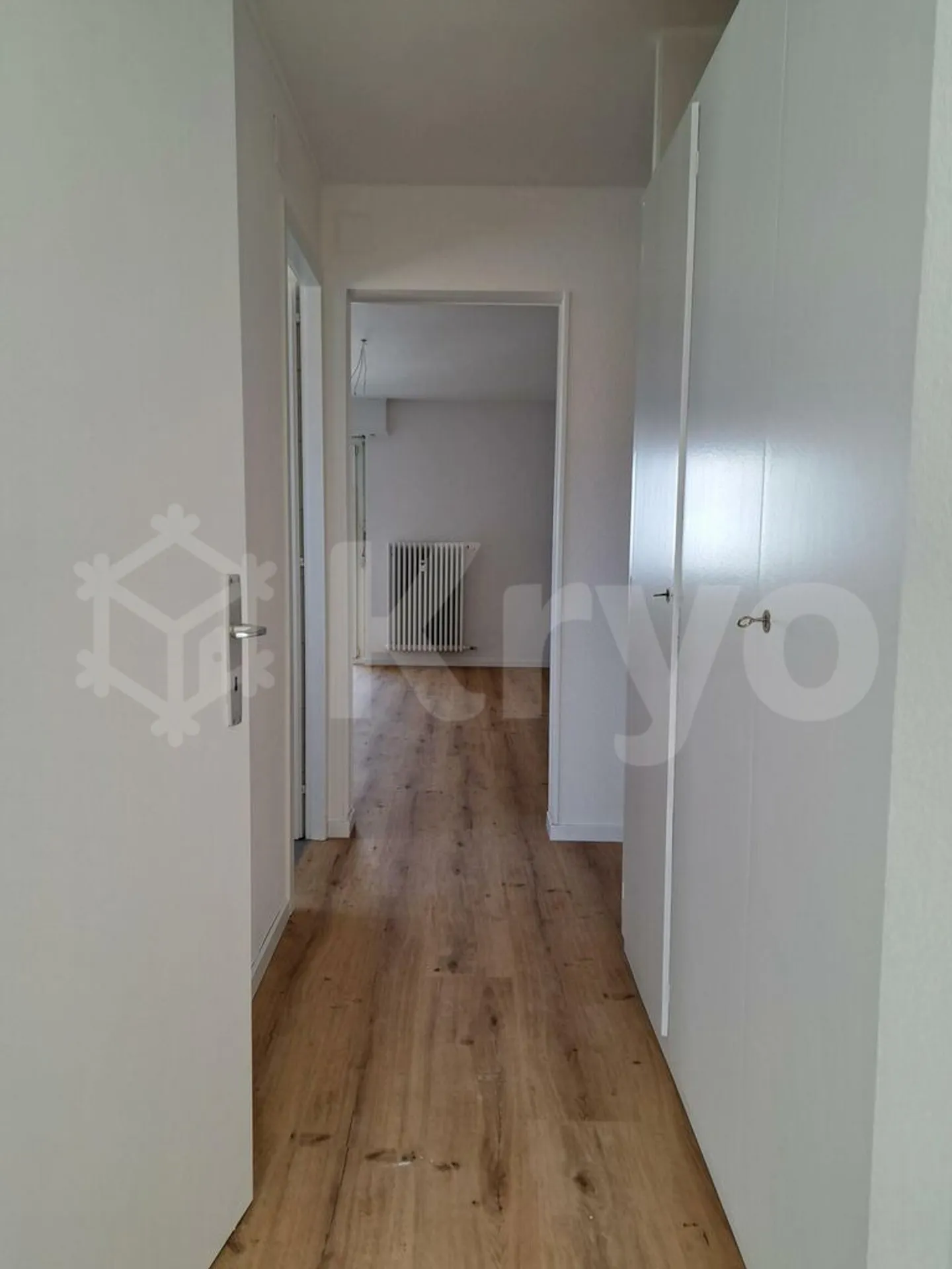 Four-Room Apartment 80 m2 with Balcony and Elevator - Photo 7 of 9