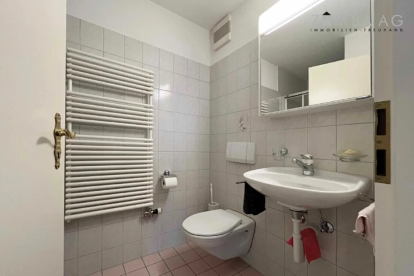 Tout en haut avec ascenseur comme dans votre propre maison - Photo 8 sur 16