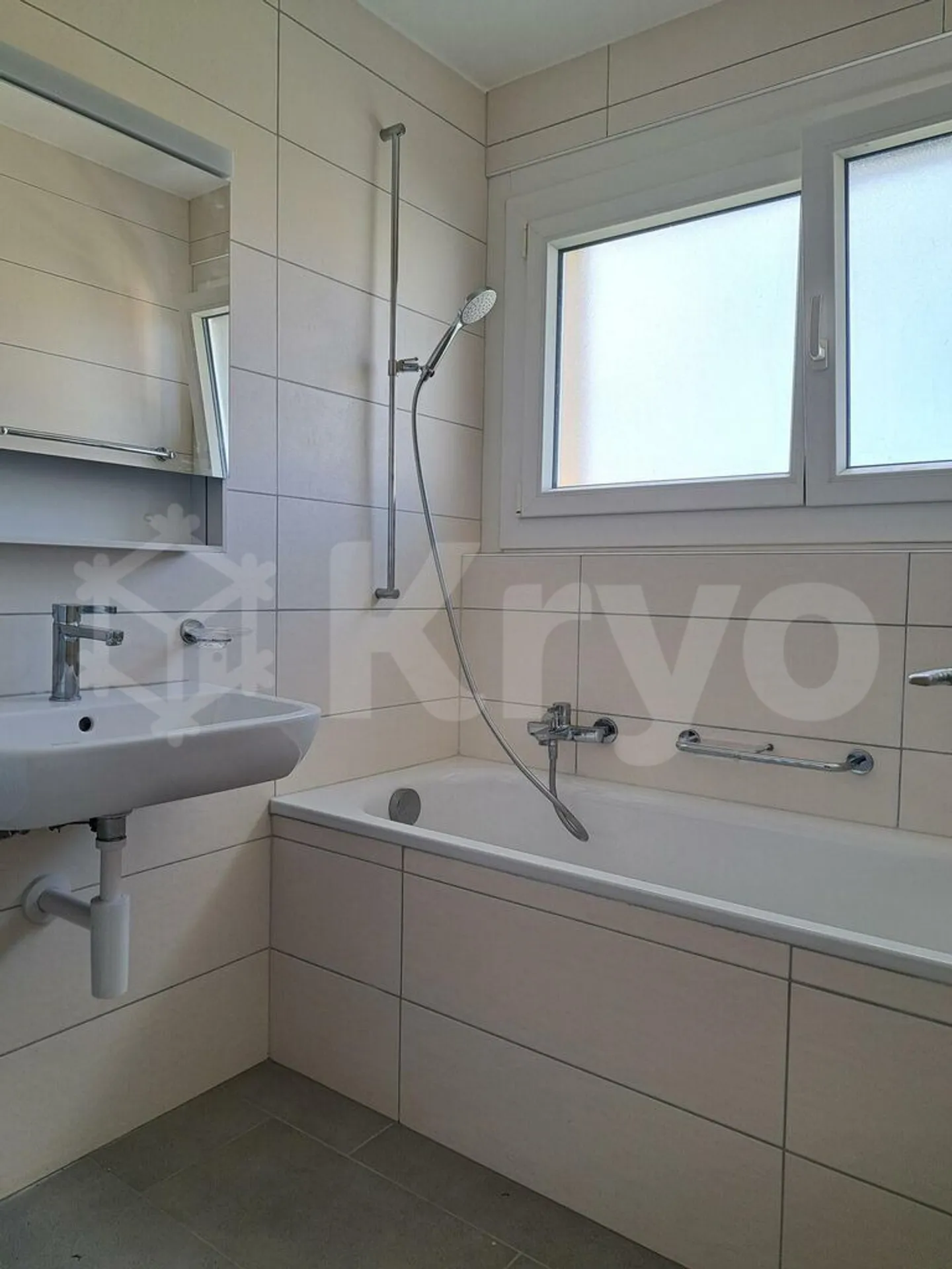 Four-Room Apartment 80 m2 with Balcony and Elevator - Photo 8 of 9