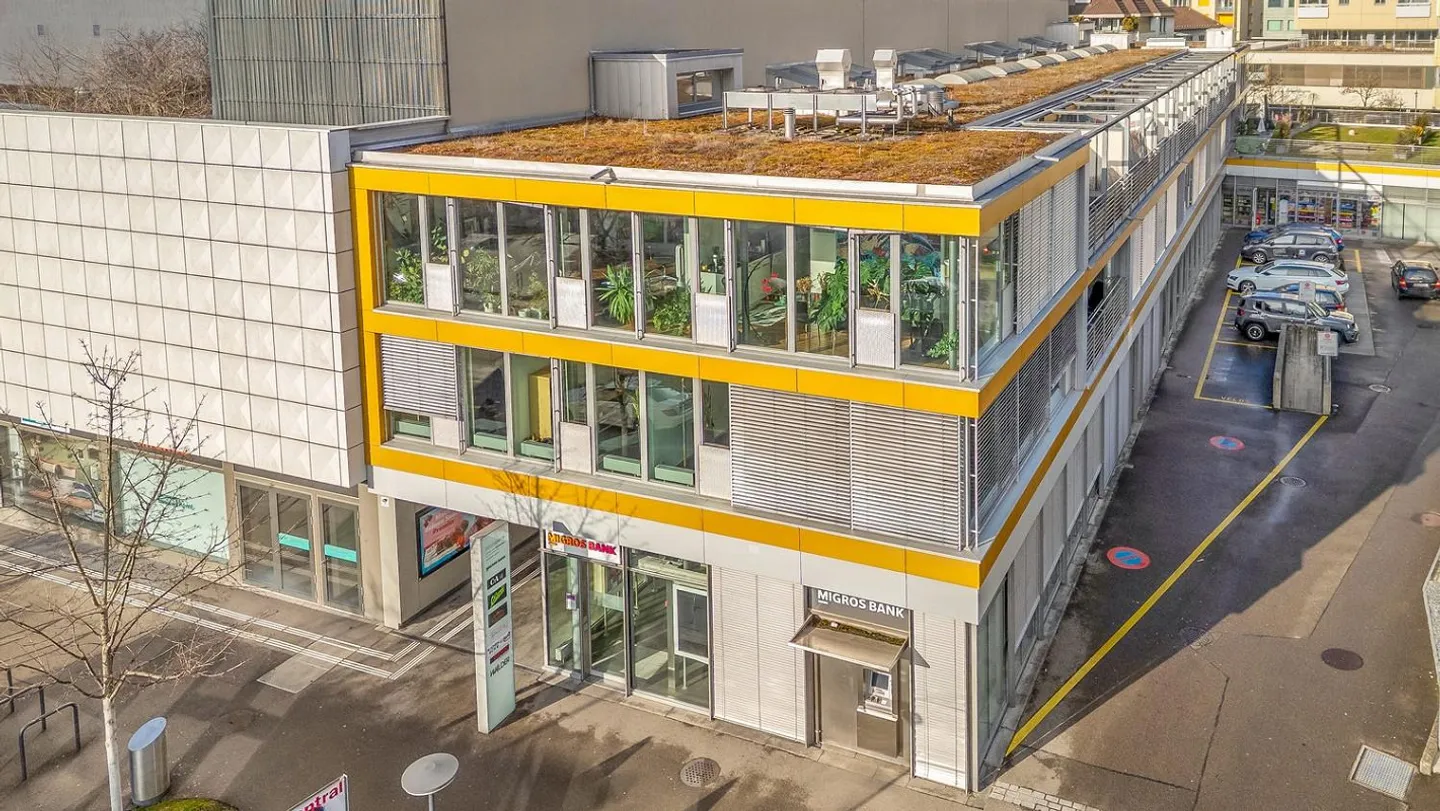 Spazio commerciale versatile nel centro di Uster, incluso magazzino - Foto 2 di 5
