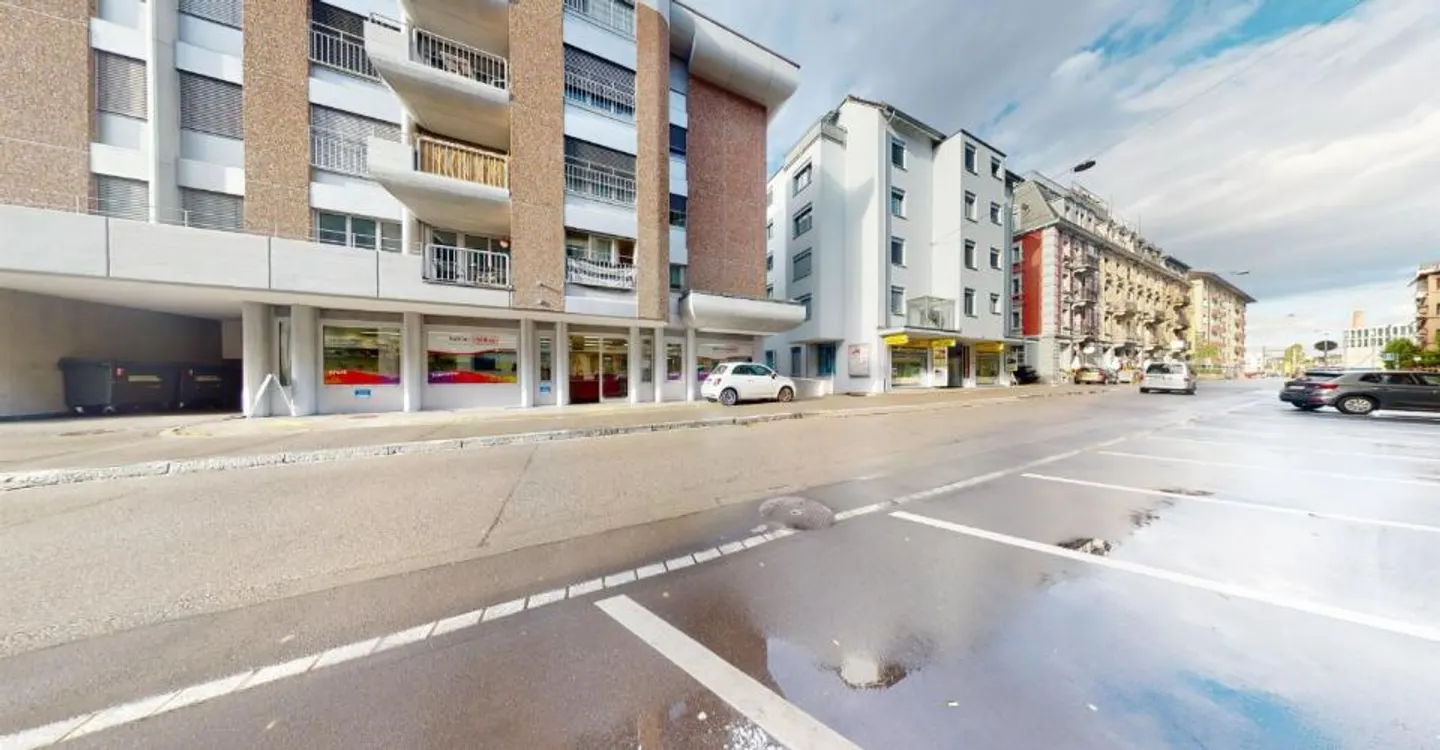 Parkplatz in Oerlikon - Foto 1 von 2