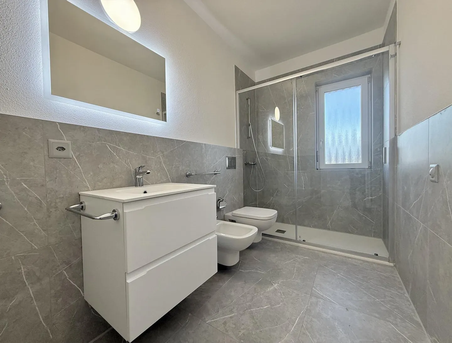 Moderno 3.5 locali in affitto ad Agno – posizione comoda e servita - Foto 7 di 8