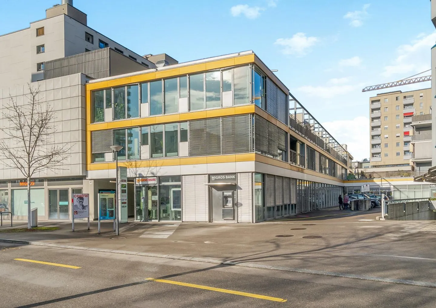 Spazio commerciale versatile nel centro di Uster, incluso magazzino - Foto 1 di 5