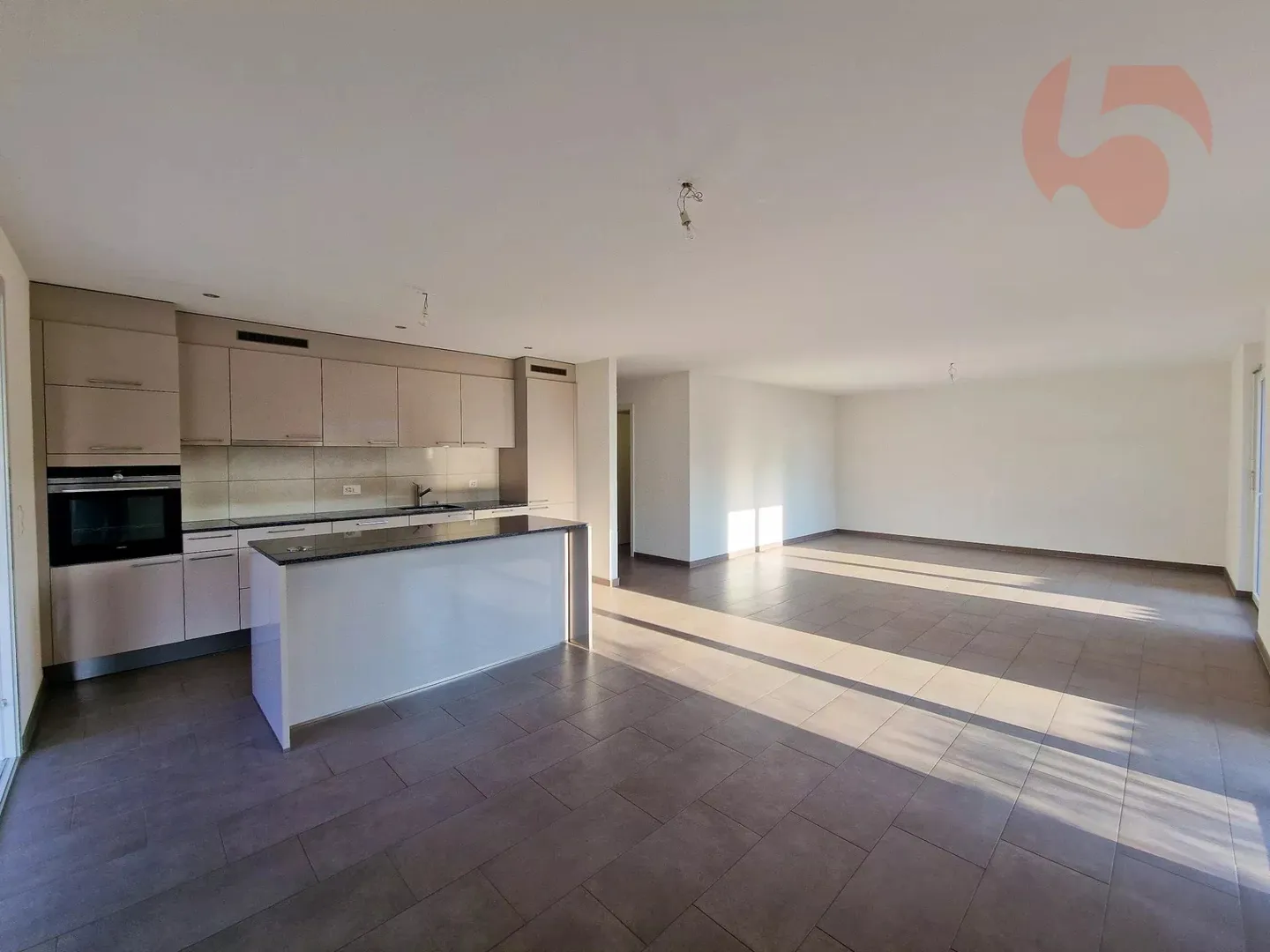 Beautiful 2018 apartment with 70 m2 garden and 15 m2 covered terrace - Photo 6 of 14