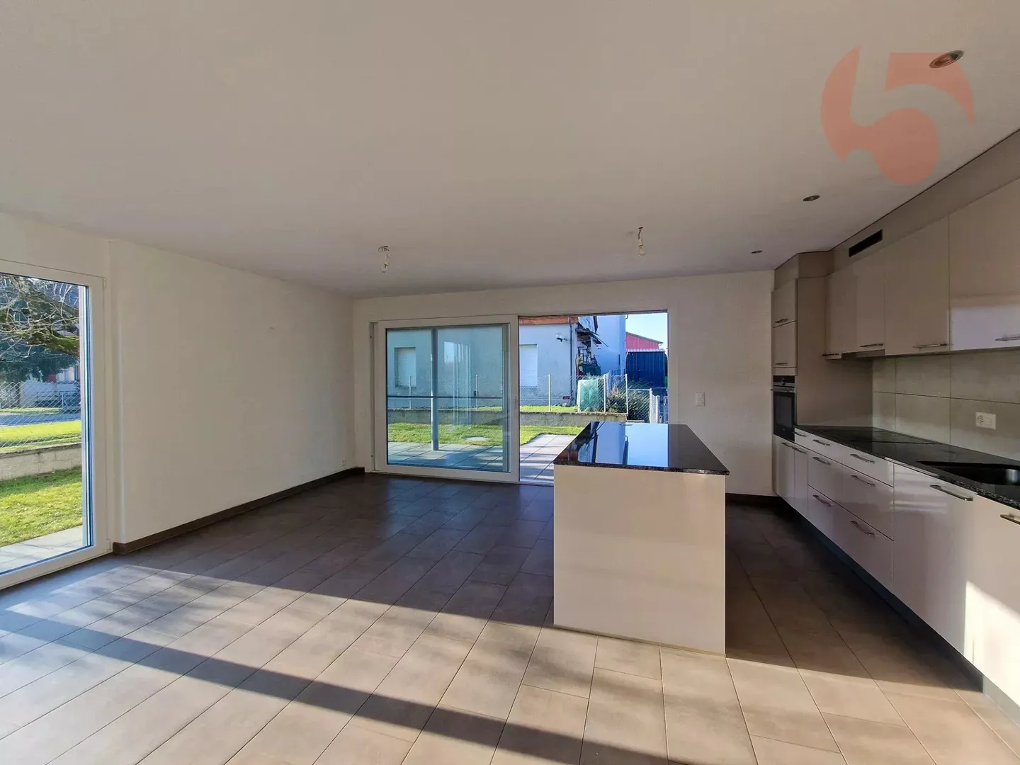 Beautiful 2018 apartment with 70 m2 garden and 15 m2 covered terrace - Photo 7 of 14