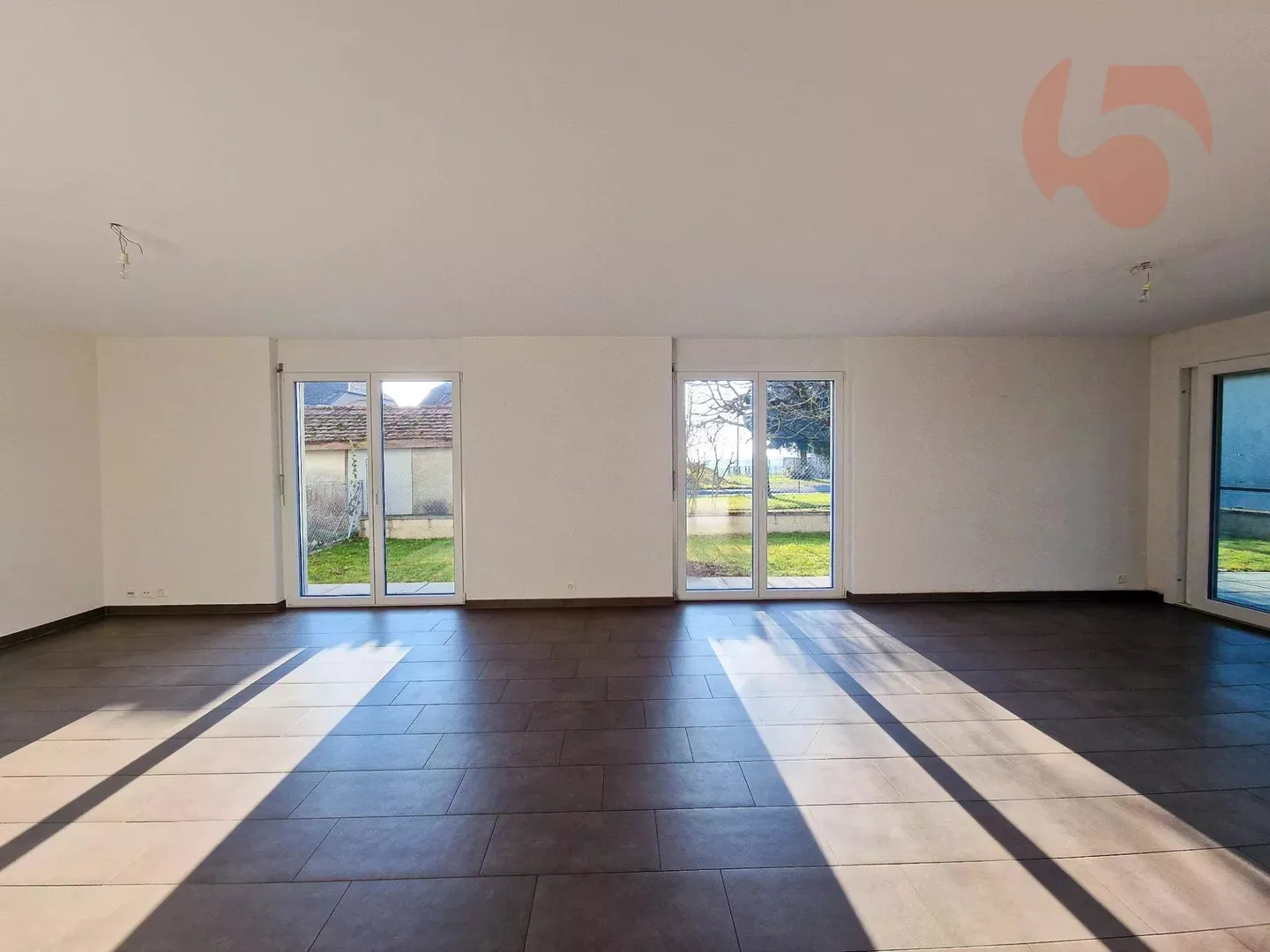 Beautiful 2018 apartment with 70 m2 garden and 15 m2 covered terrace - Photo 8 of 14