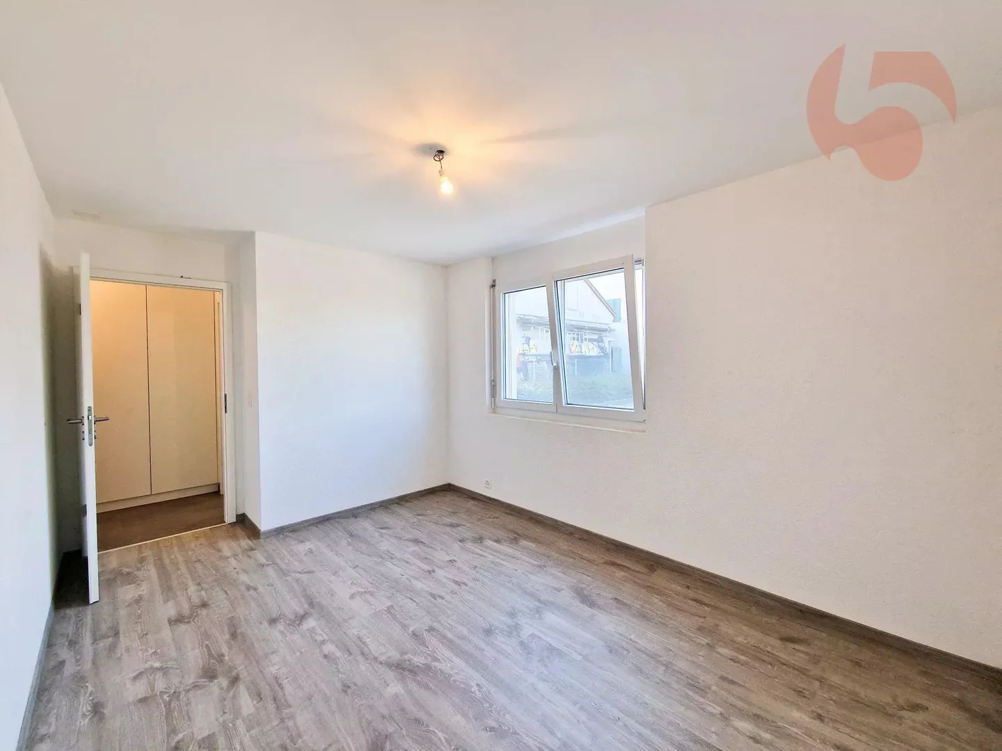 Beautiful 2018 apartment with 70 m2 garden and 15 m2 covered terrace - Photo 11 of 14