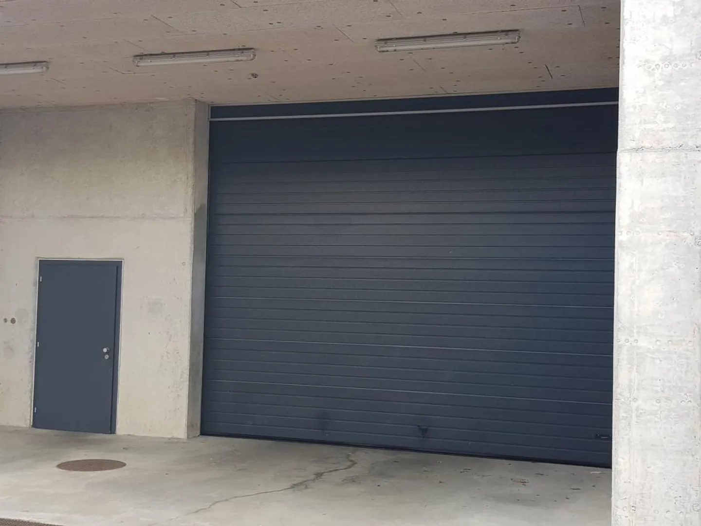 grosse Einstellhallenplätze - Foto 2 von 4