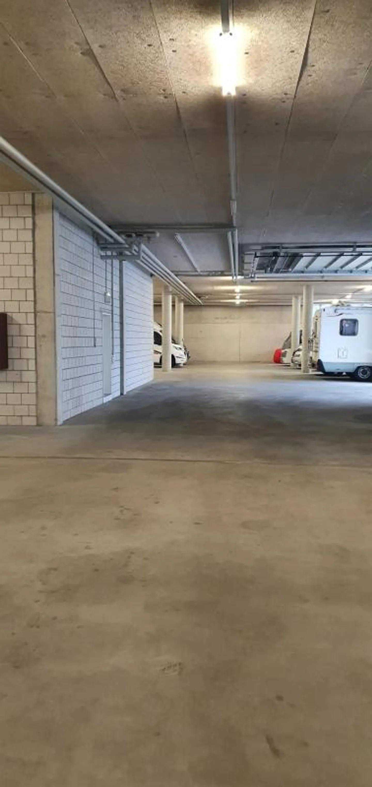 grosse Einstellhallenplätze - Foto 3 von 4