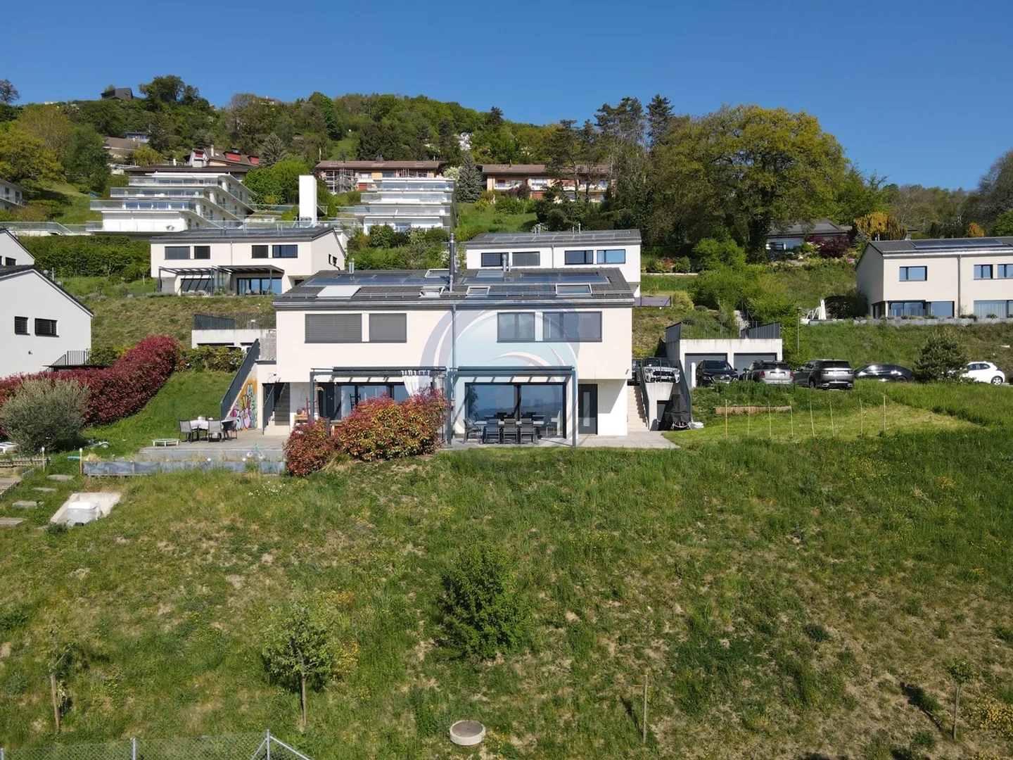 JOLIE VILLA JUMELLE DE 5.5 PIECES AVEC VUE SUR LE LAC - Photo 1 sur 14