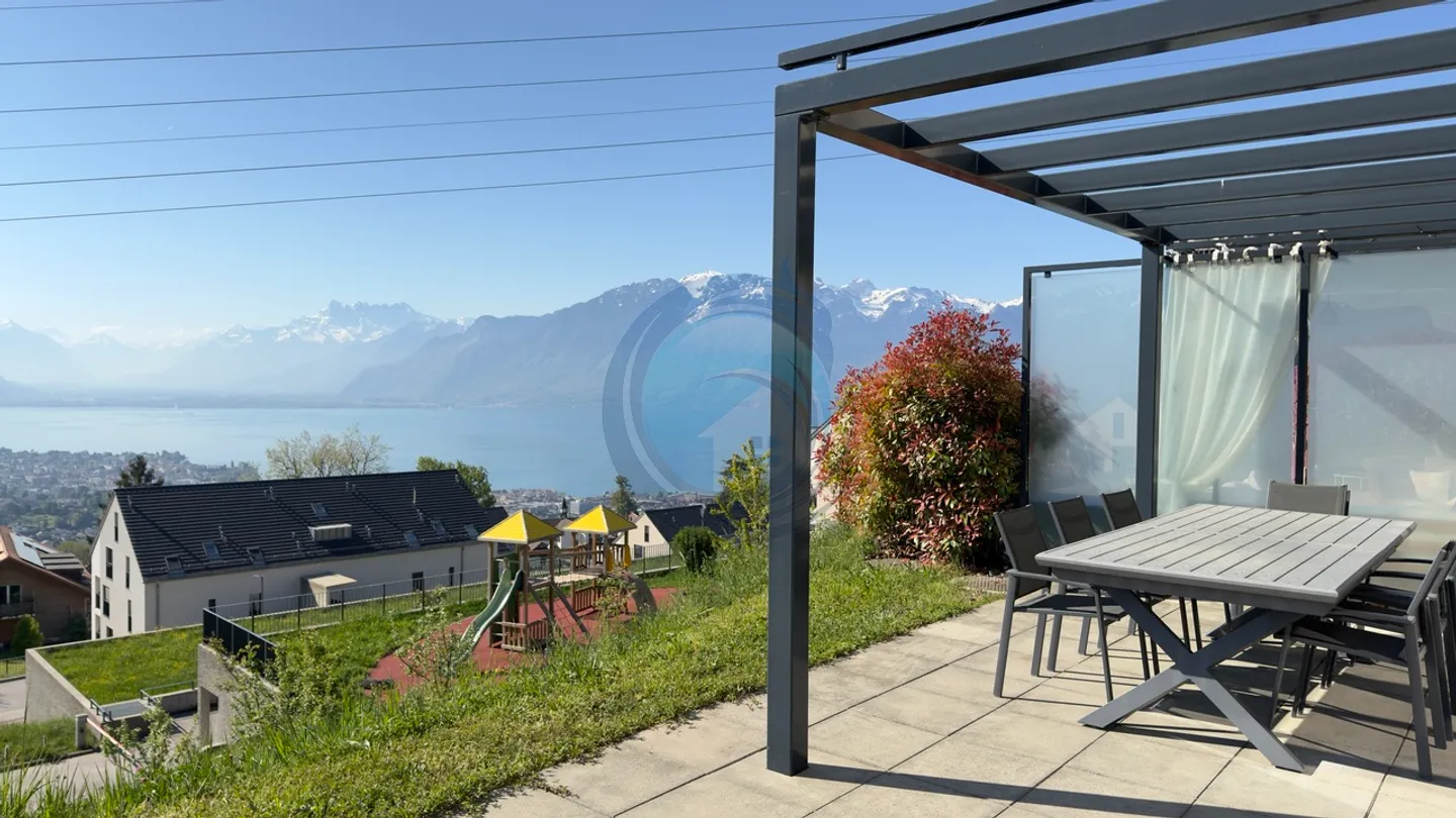 JOLIE VILLA JUMELLE DE 5.5 PIECES AVEC VUE SUR LE LAC - Photo 3 sur 14