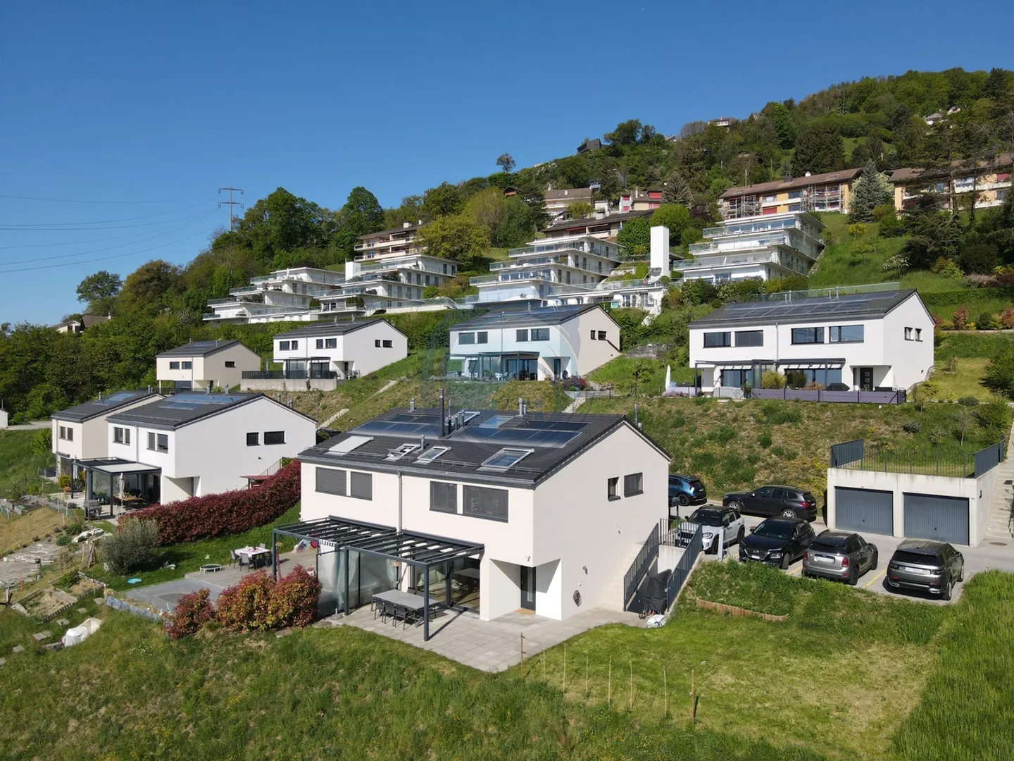 JOLIE VILLA JUMELLE DE 5.5 PIECES AVEC VUE SUR LE LAC - Photo 4 sur 14