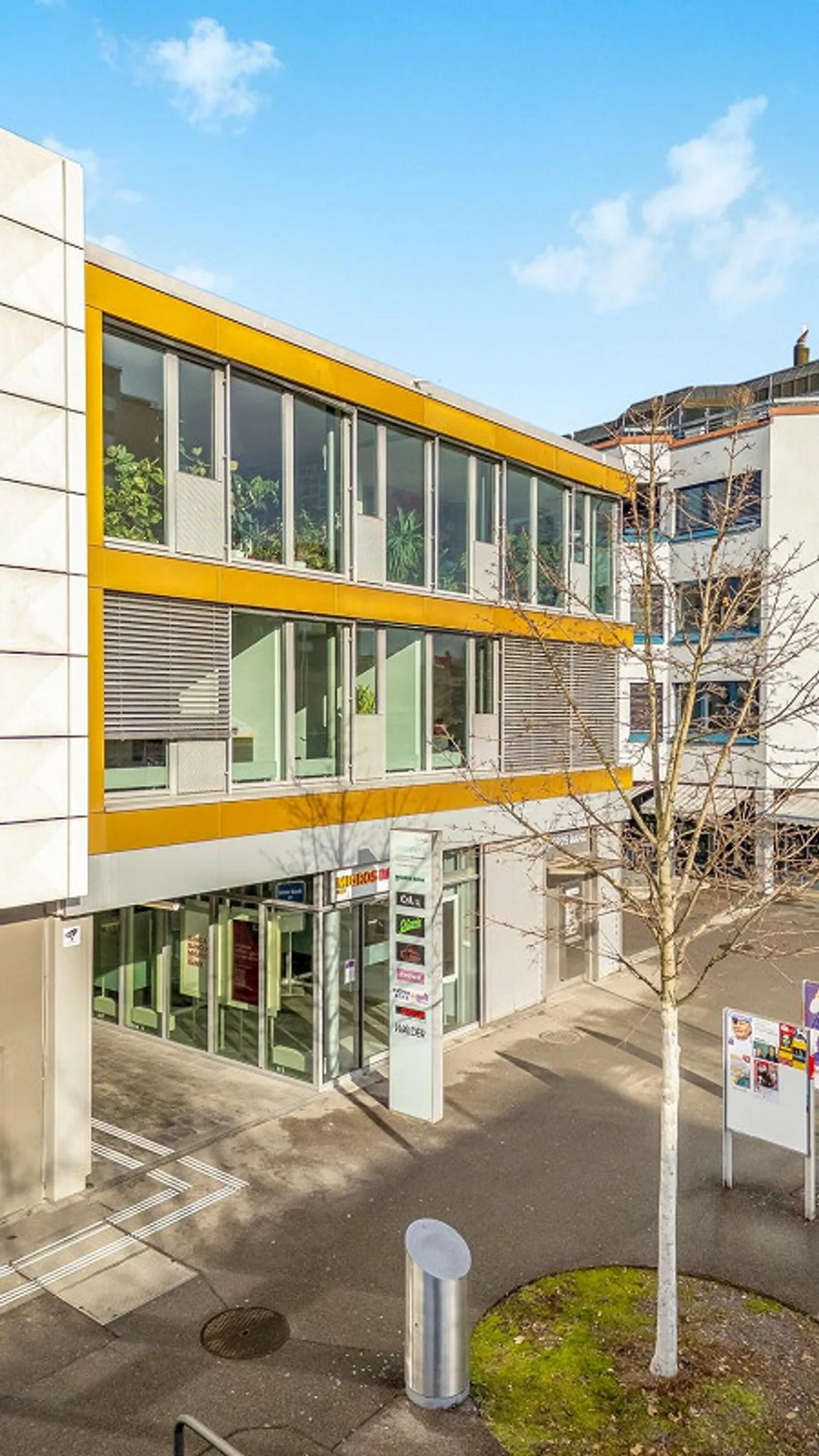 Spazio commerciale versatile nel centro di Uster, incluso magazzino - Foto 4 di 5