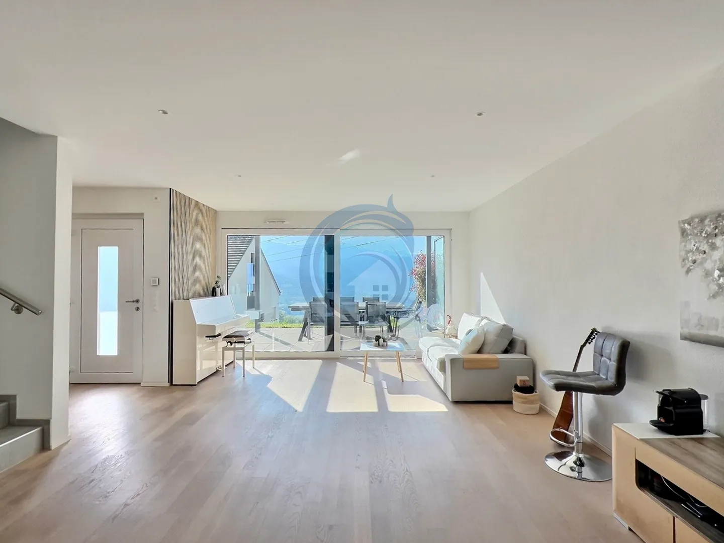 JOLIE VILLA JUMELLE DE 5.5 PIECES AVEC VUE SUR LE LAC - Photo 5 sur 14