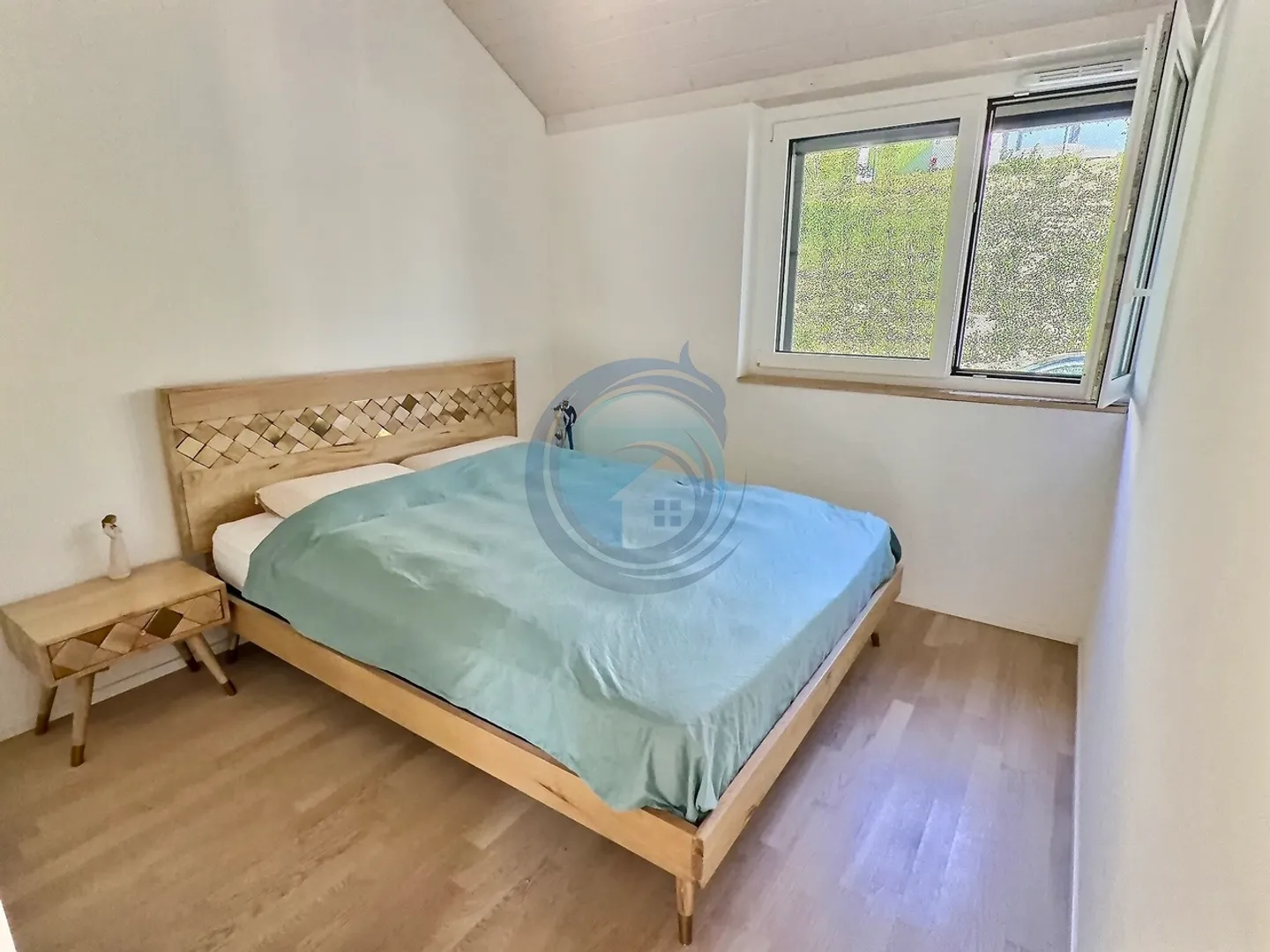 JOLIE VILLA JUMELLE DE 5.5 PIECES AVEC VUE SUR LE LAC - Photo 12 sur 14