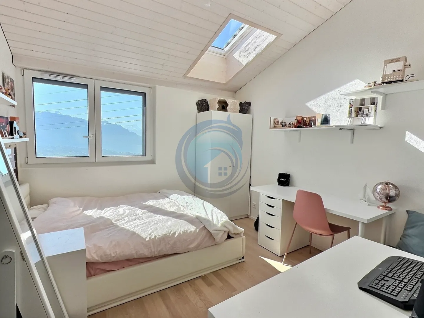 JOLIE VILLA JUMELLE DE 5.5 PIECES AVEC VUE SUR LE LAC - Photo 13 sur 14