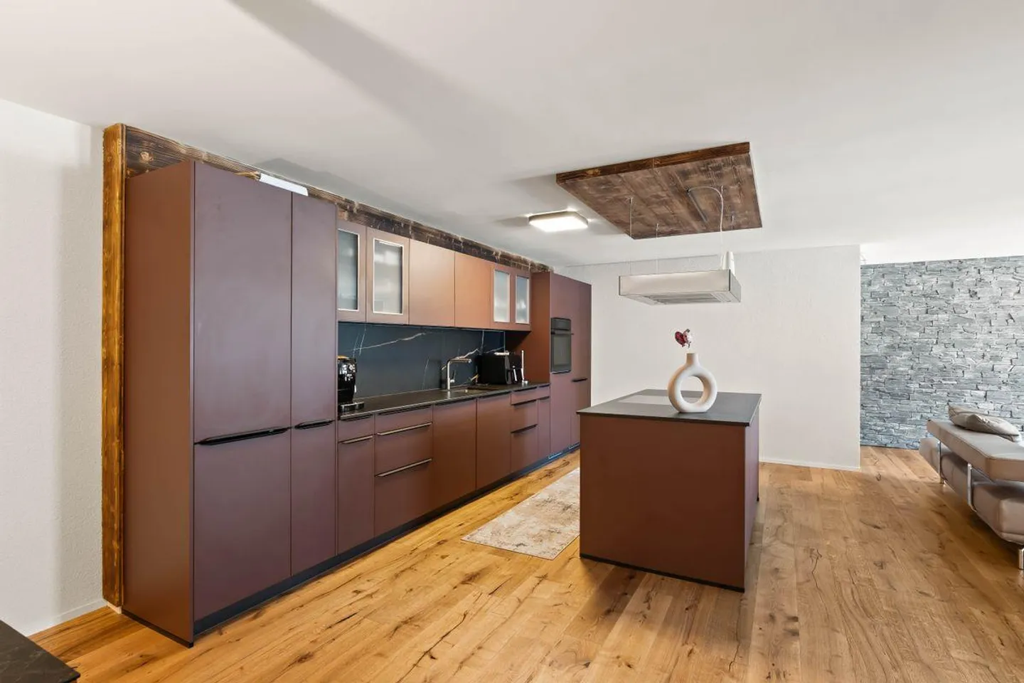 Spacious 4.5-Room Apartment - Photo 3 of 13