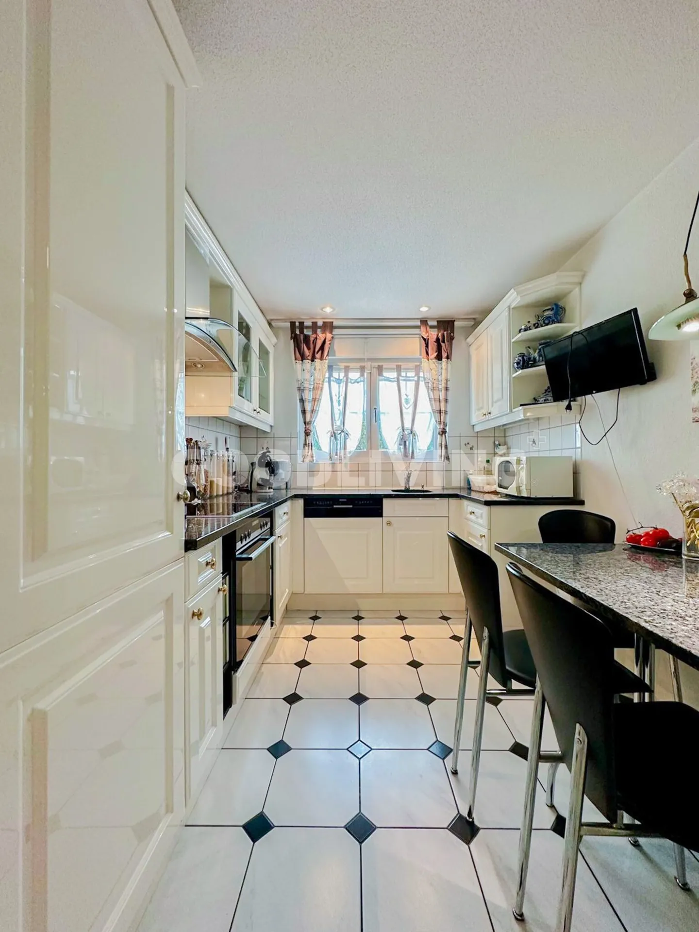 Living like on vacation, every day - Photo 6 of 10