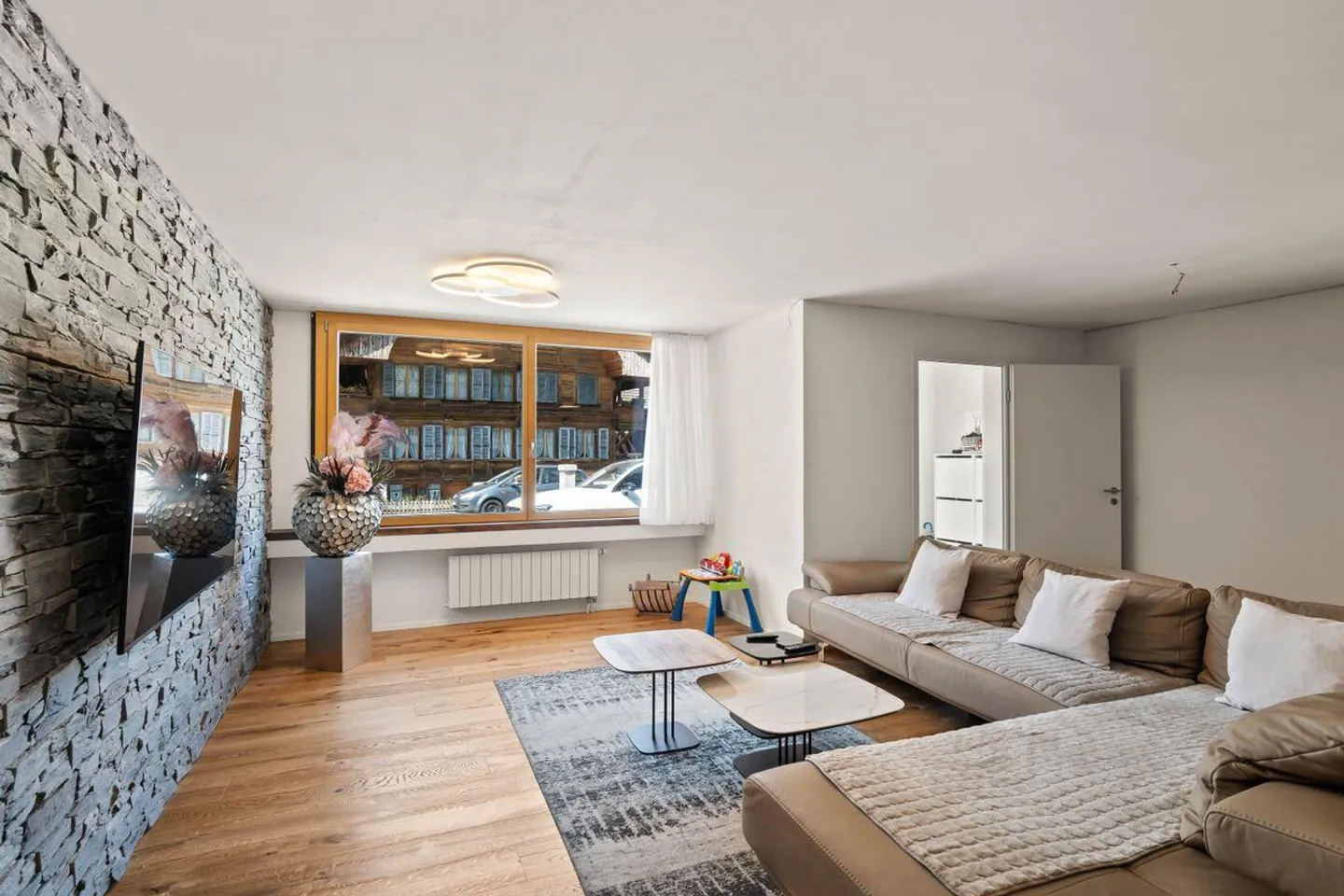 Spacious 4.5-Room Apartment - Photo 7 of 13