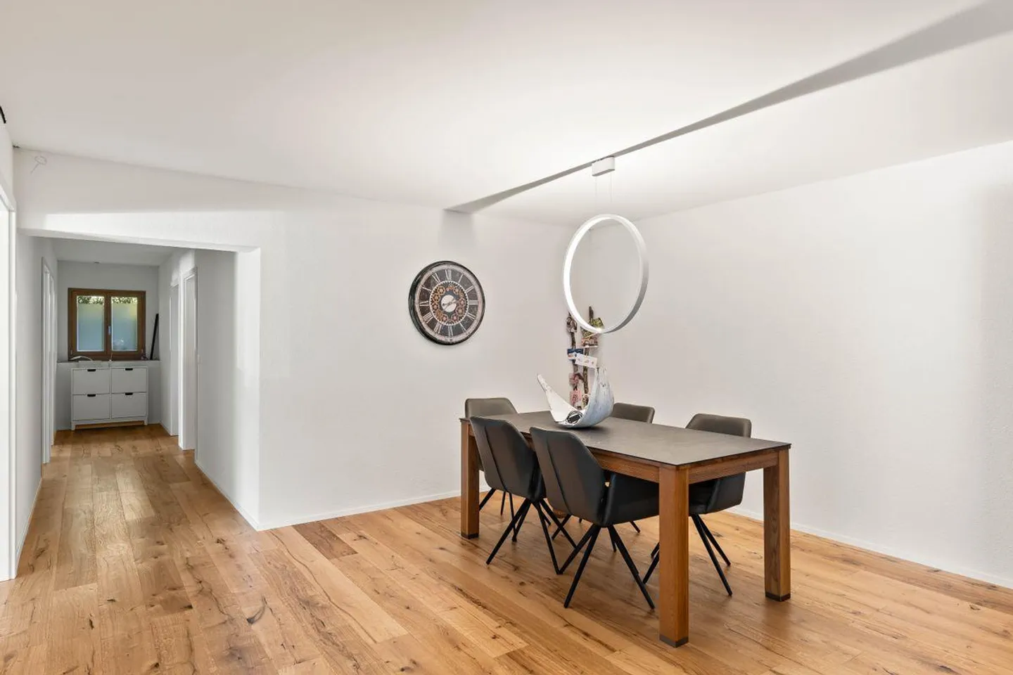 Spacious 4.5-Room Apartment - Photo 5 of 13