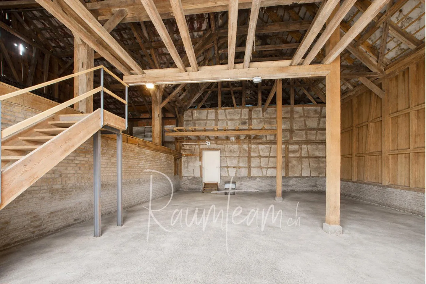 Incantevole Insieme con Casa Residenziale, Atelier/Spazio Commerciale e Appartamento Loft - Foto 11 di 29