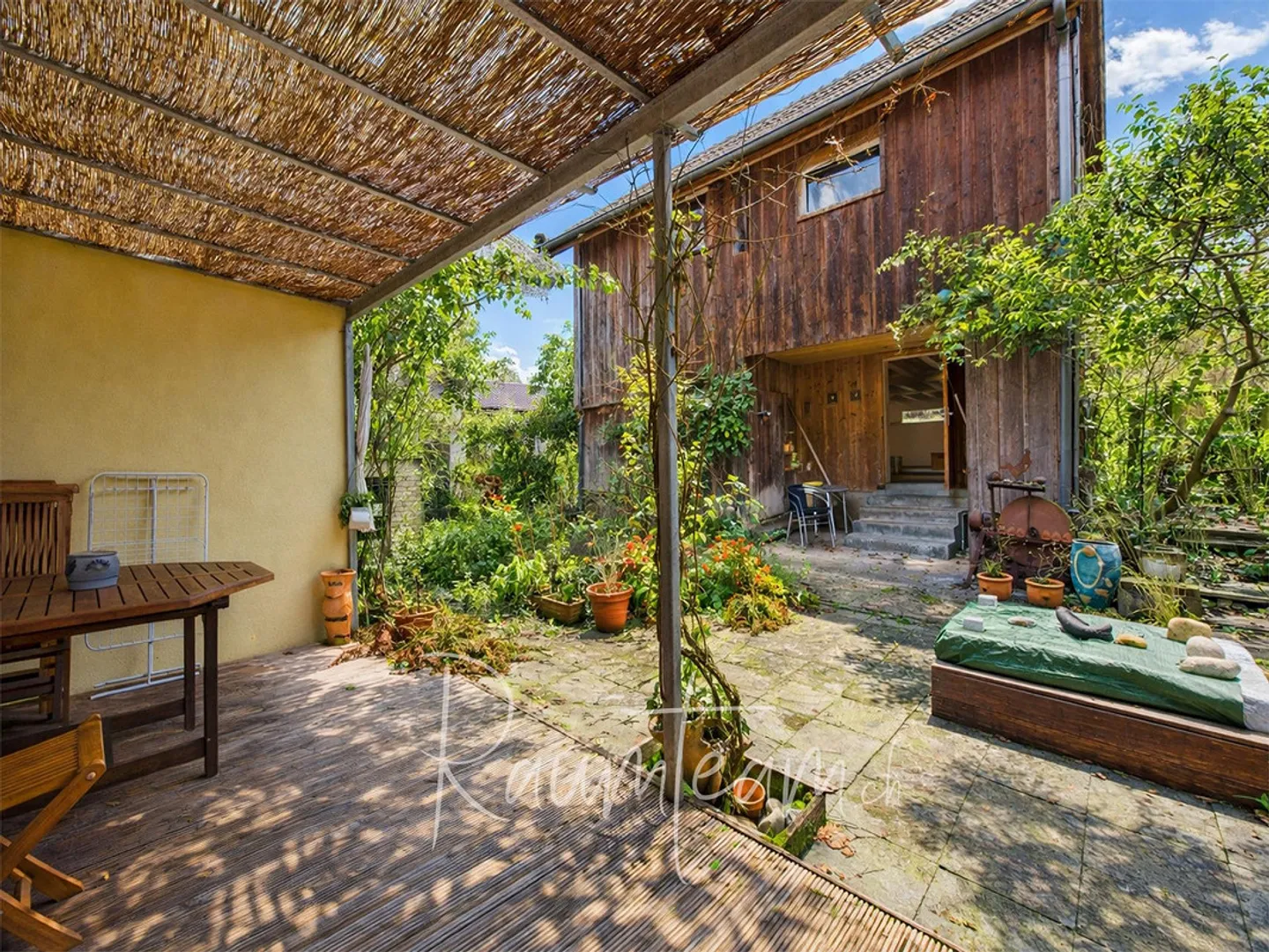 Incantevole Insieme con Casa Residenziale, Atelier/Spazio Commerciale e Appartamento Loft - Foto 17 di 29