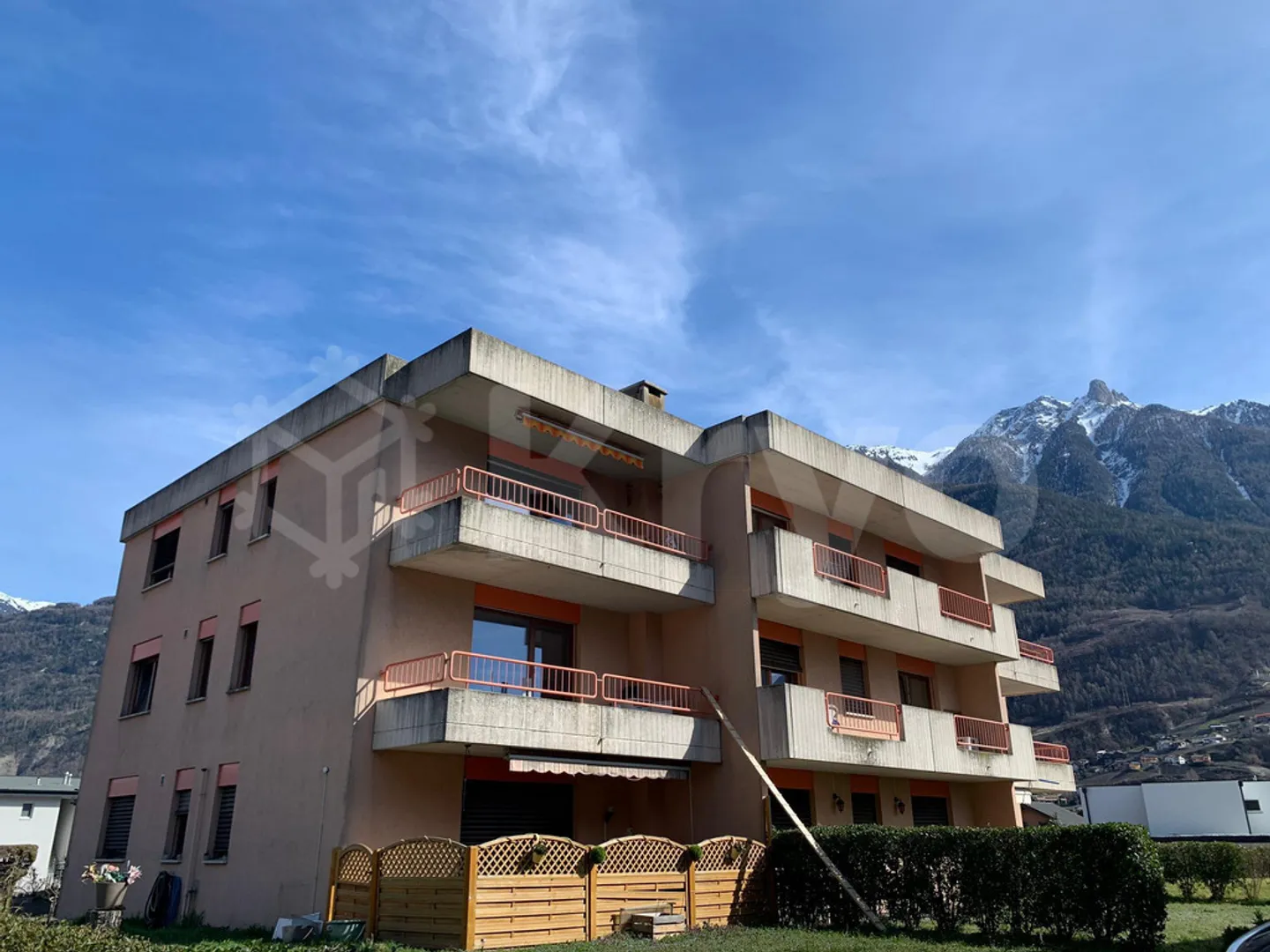 APPARTEMENT 3.5PCES AVEC GRAND BALCON - Photo 1 of 8