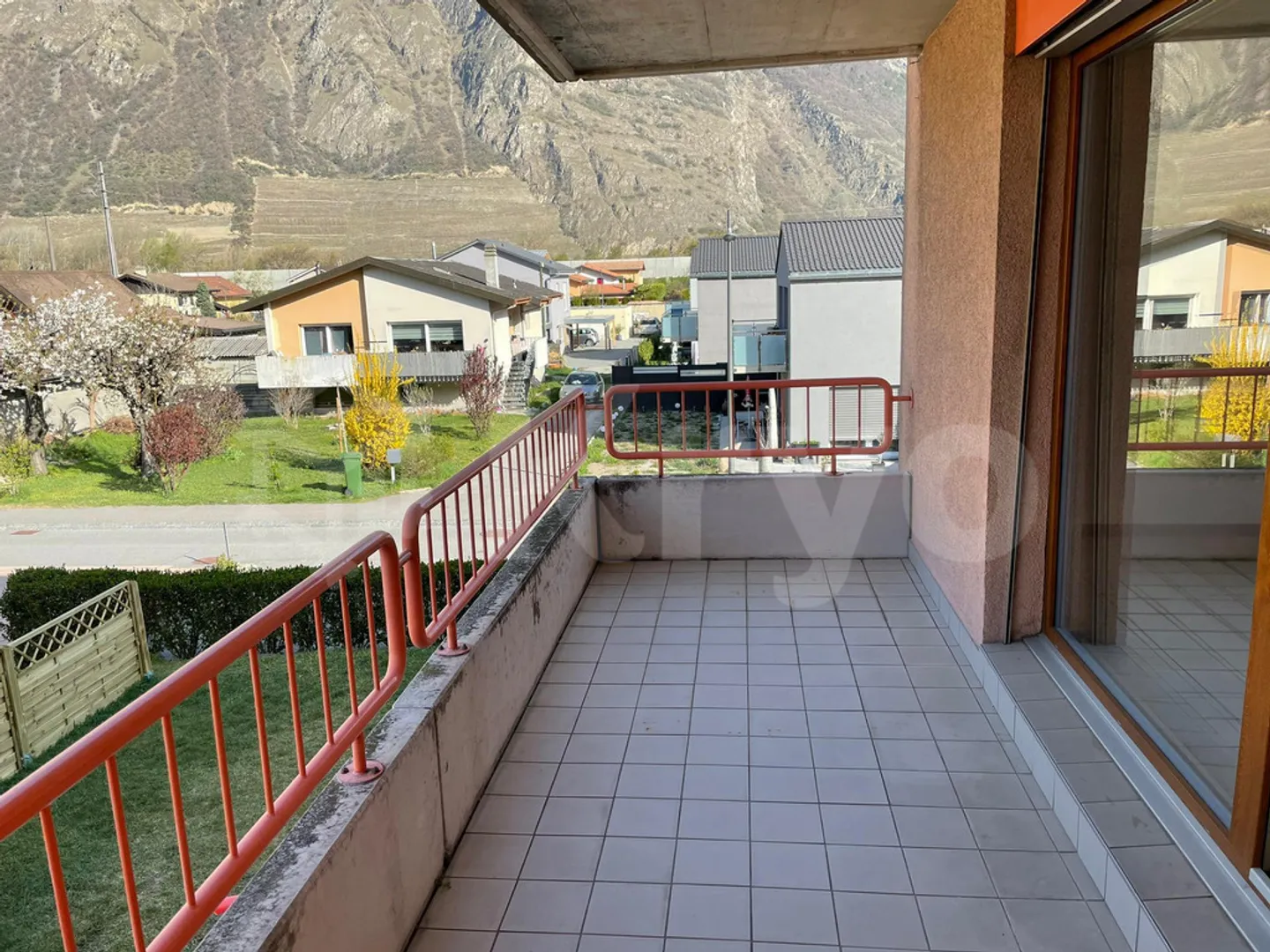 APPARTEMENT 3.5PCES AVEC GRAND BALCON - Photo 2 of 8