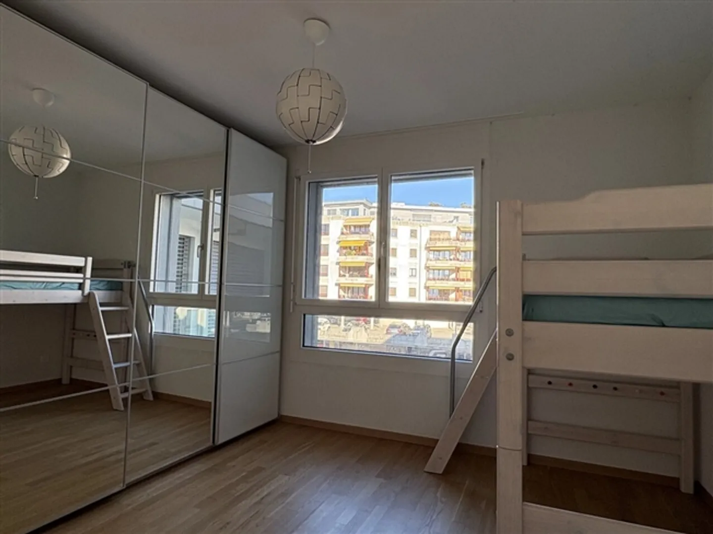 Appartement spacieux de 4,5 pièces avec terrasse et vue sur le lac - Photo 9 sur 10