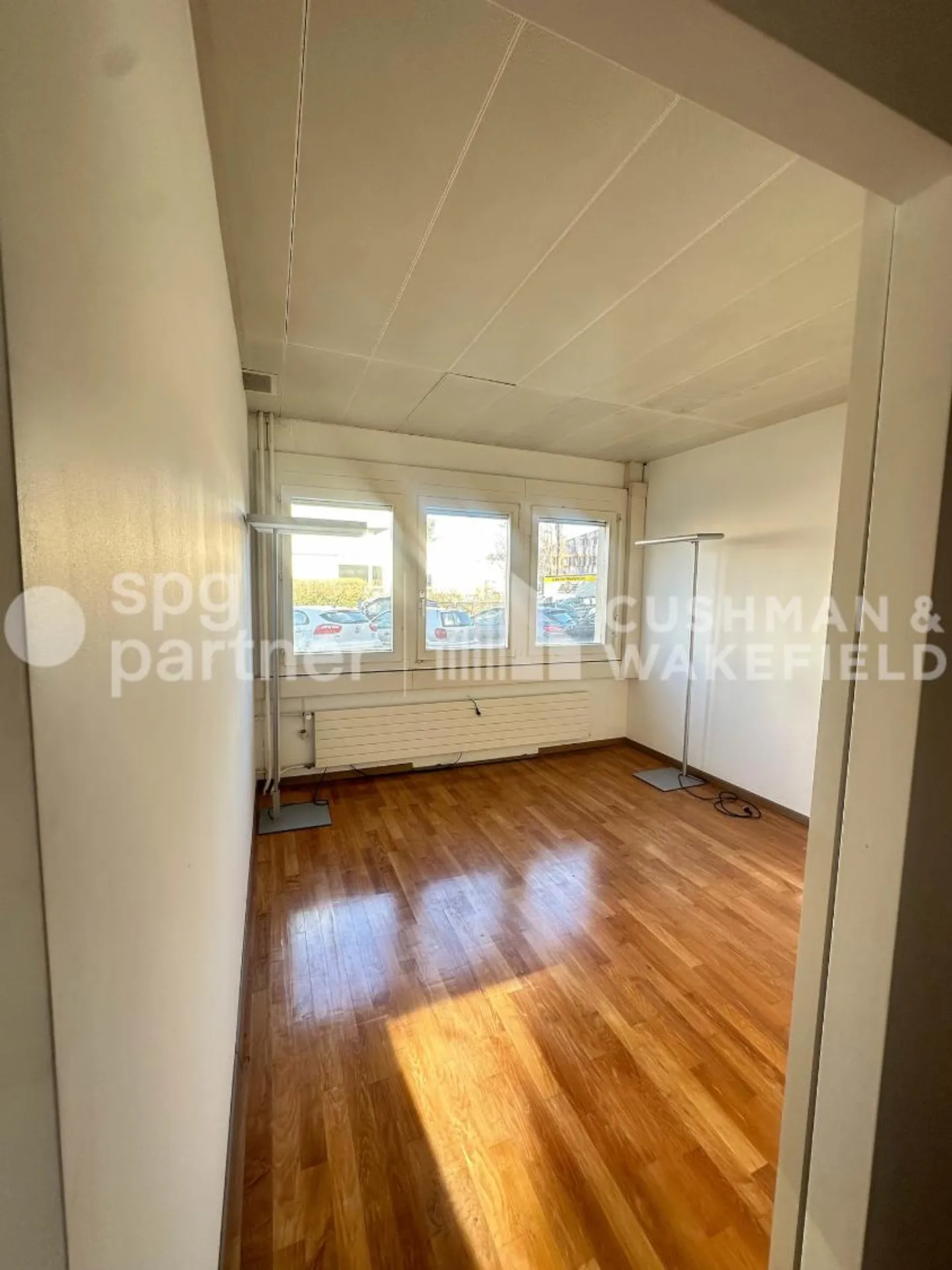 Area of 312 m² on the ground floor for craft activities, showroom or B2B activities - Photo 11 of 12