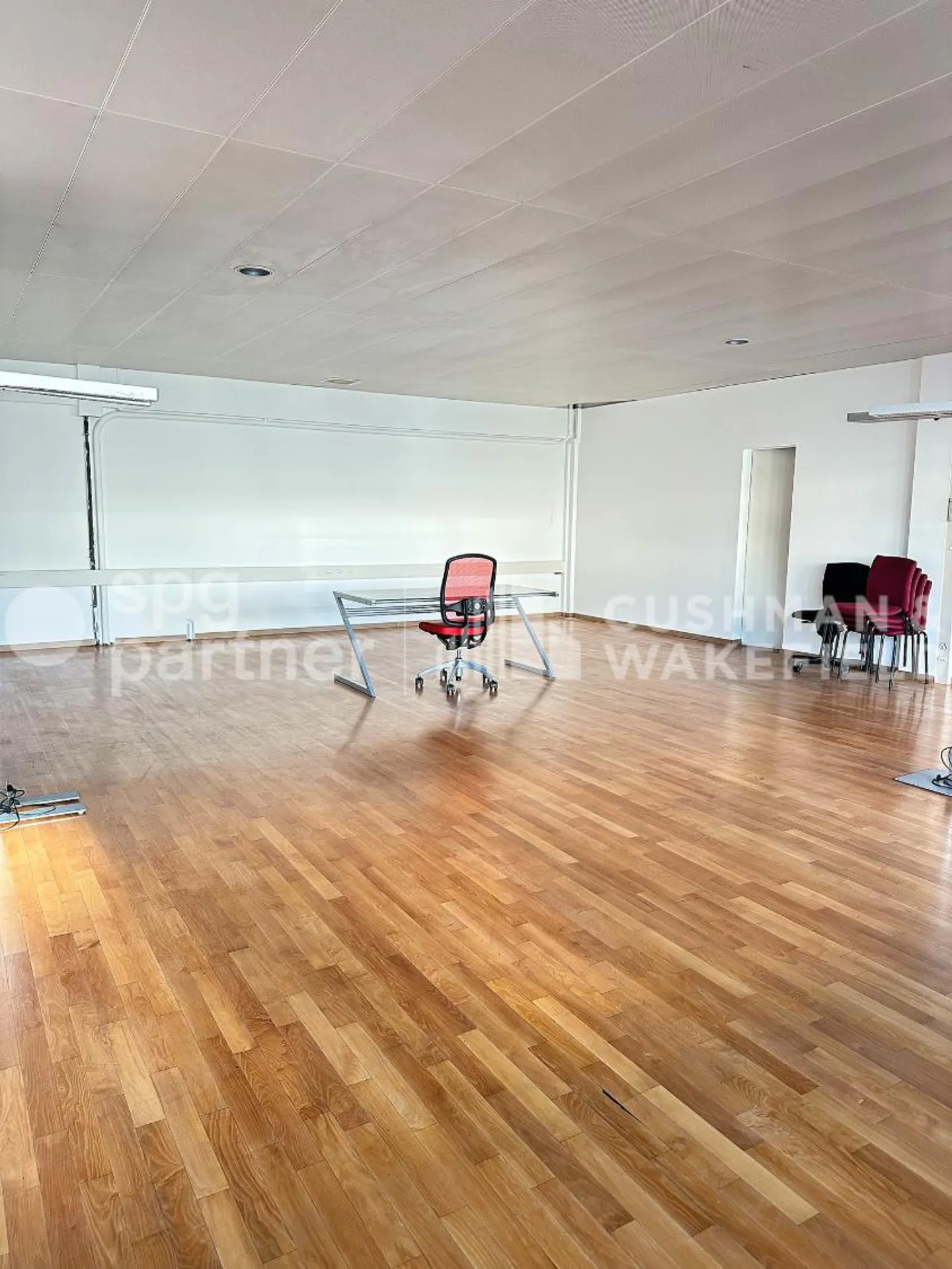 Area of 312 m² on the ground floor for craft activities, showroom or B2B activities - Photo 10 of 12