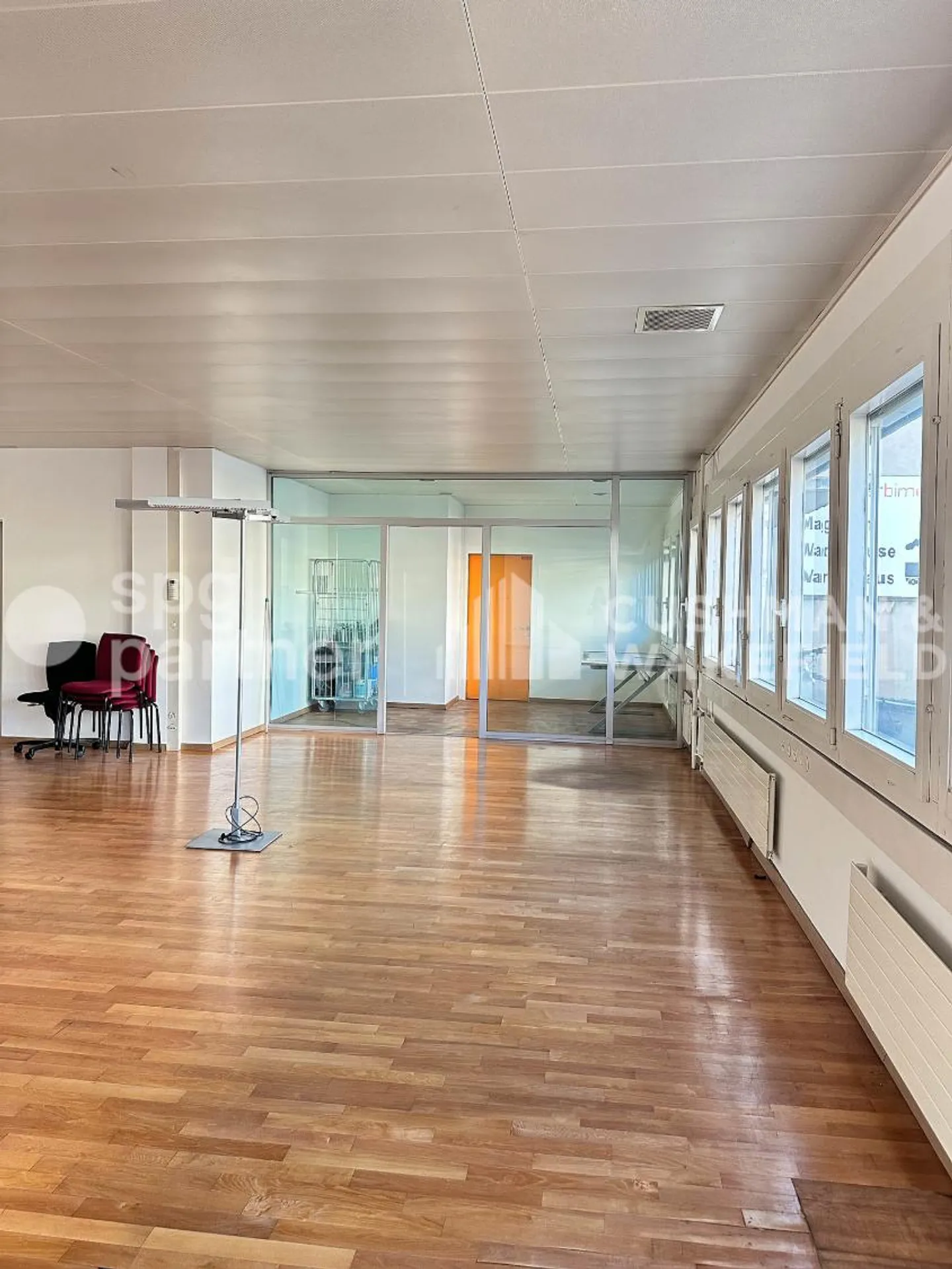 Area of 312 m² on the ground floor for craft activities, showroom or B2B activities - Photo 12 of 12