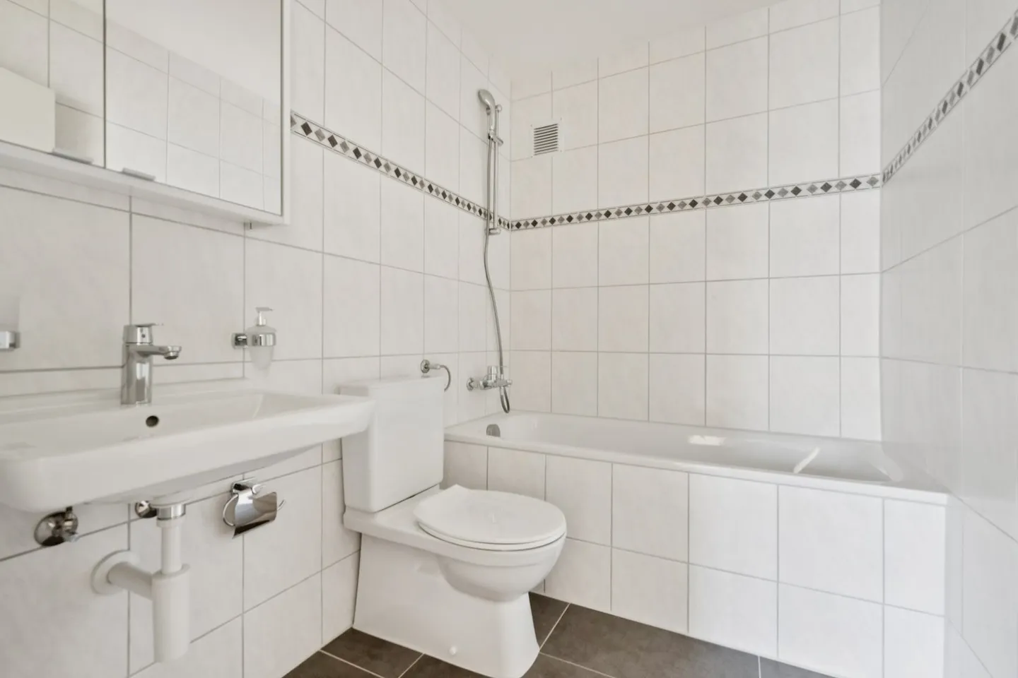 Superbe appartement avec terrasse situé à un emplacement idéal - Photo 8 sur 10