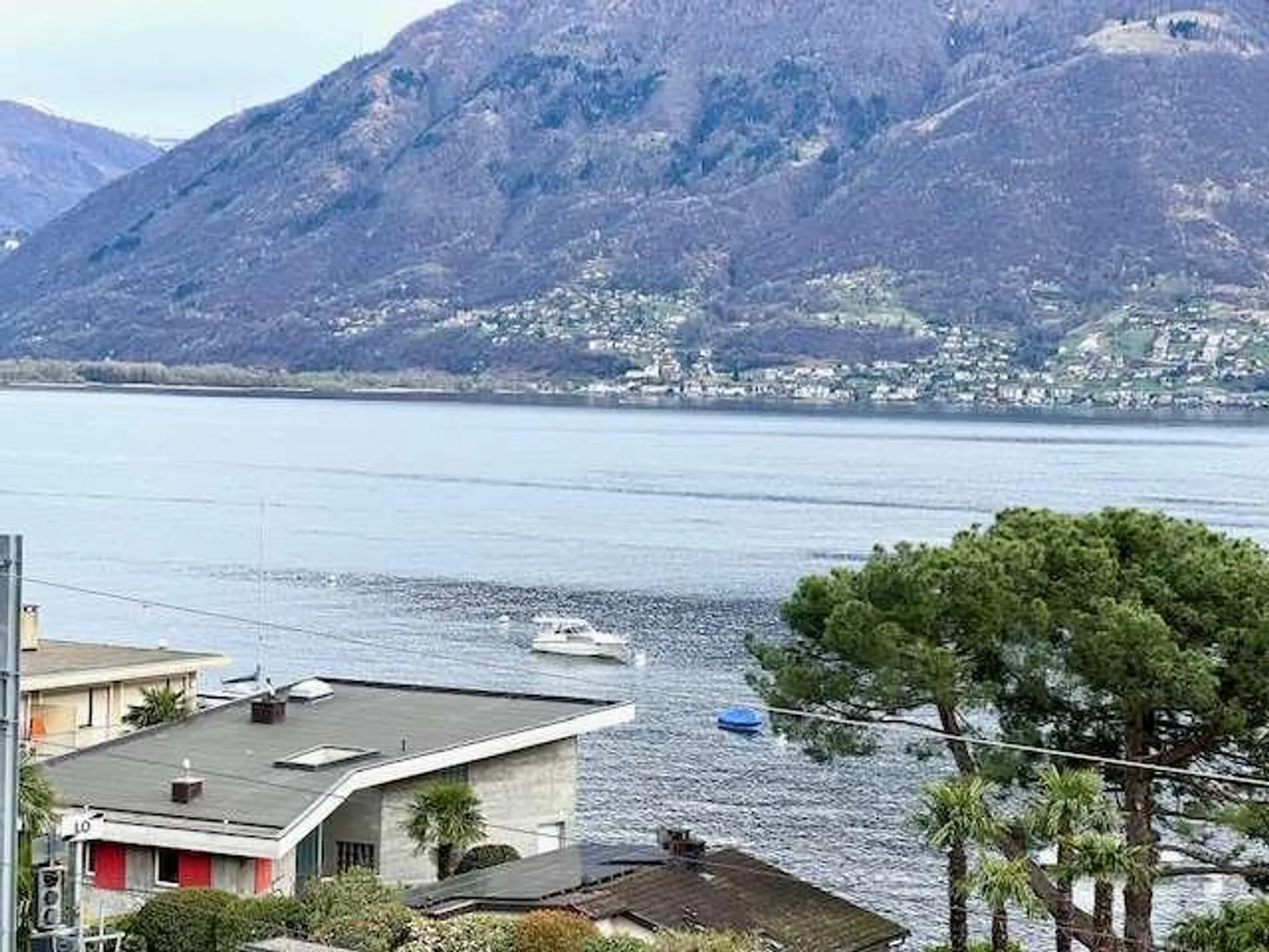 Monolocale con vista magnifica sul lago e grande terrazza - Foto 5 di 13