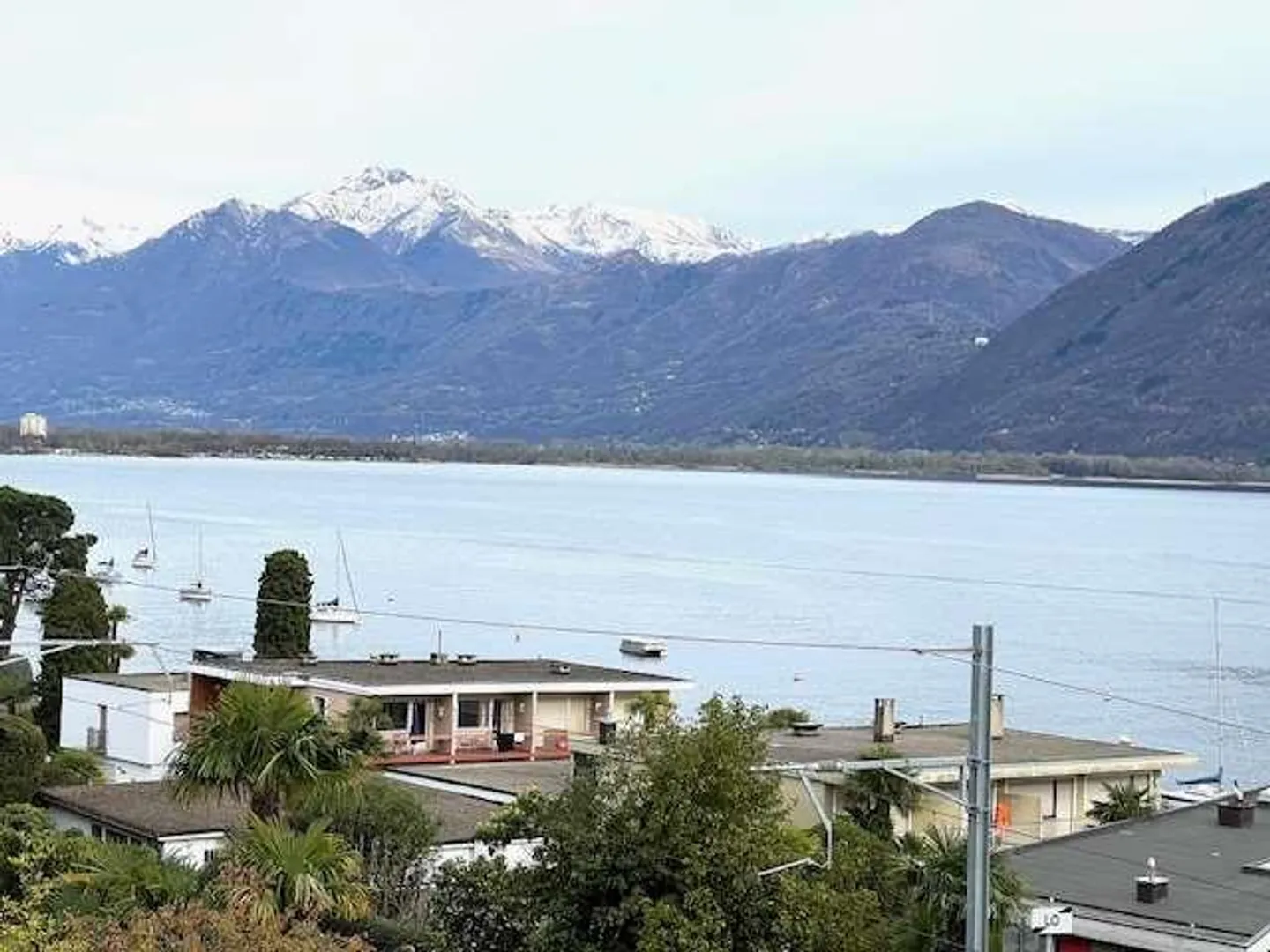 Monolocale con vista magnifica sul lago e grande terrazza - Foto 6 di 13