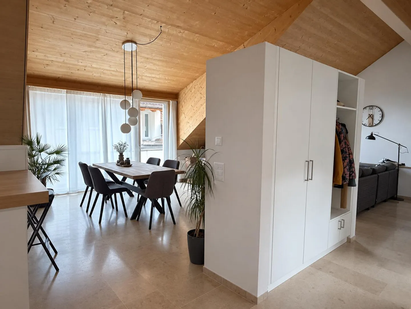 3.5-room penthouse apartment with sunny balcony in quiet Felsberg near Chur - Photo 5 of 15