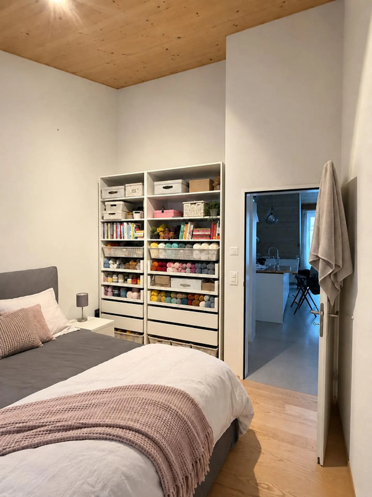 3.5-room penthouse apartment with sunny balcony in quiet Felsberg near Chur - Photo 7 of 15