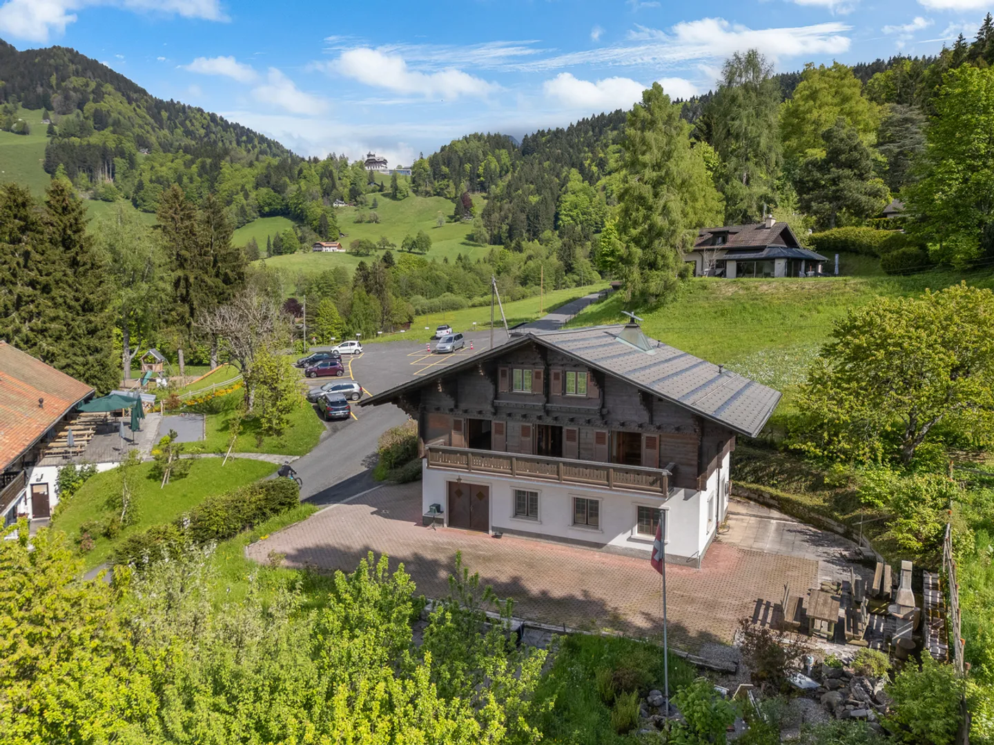 In the heart of the daffodils Chalet with lake view! - Photo 2 of 14