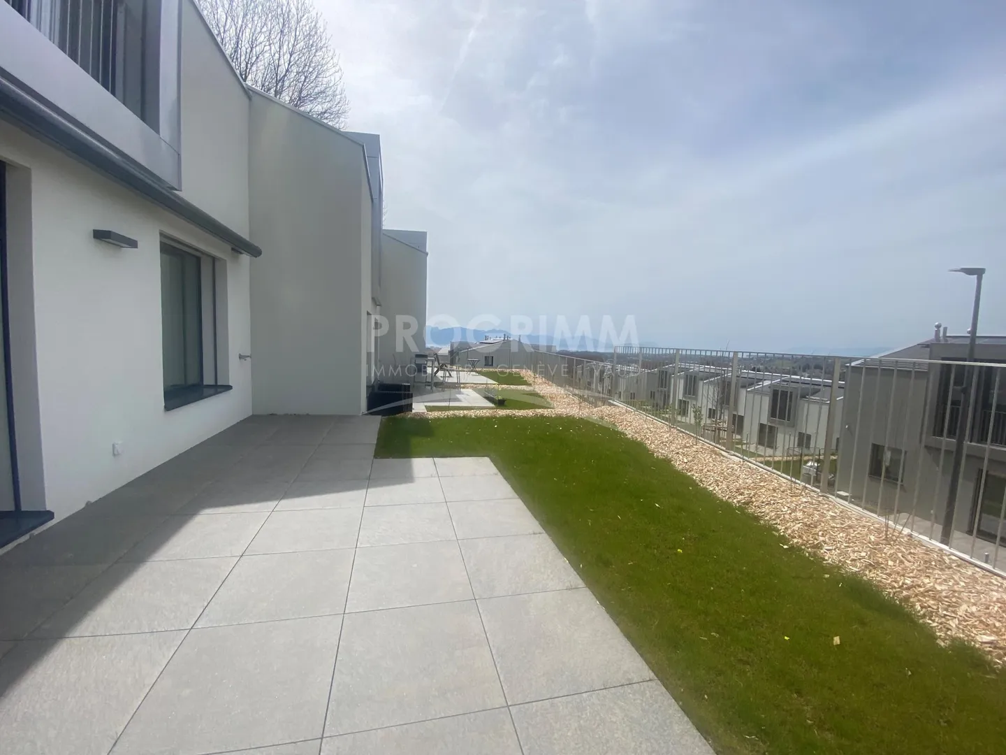 Esclusività - Casa a schiera - Residenza Smarthill - 3 camere - 2 posti auto coperti - Foto 2 di 6