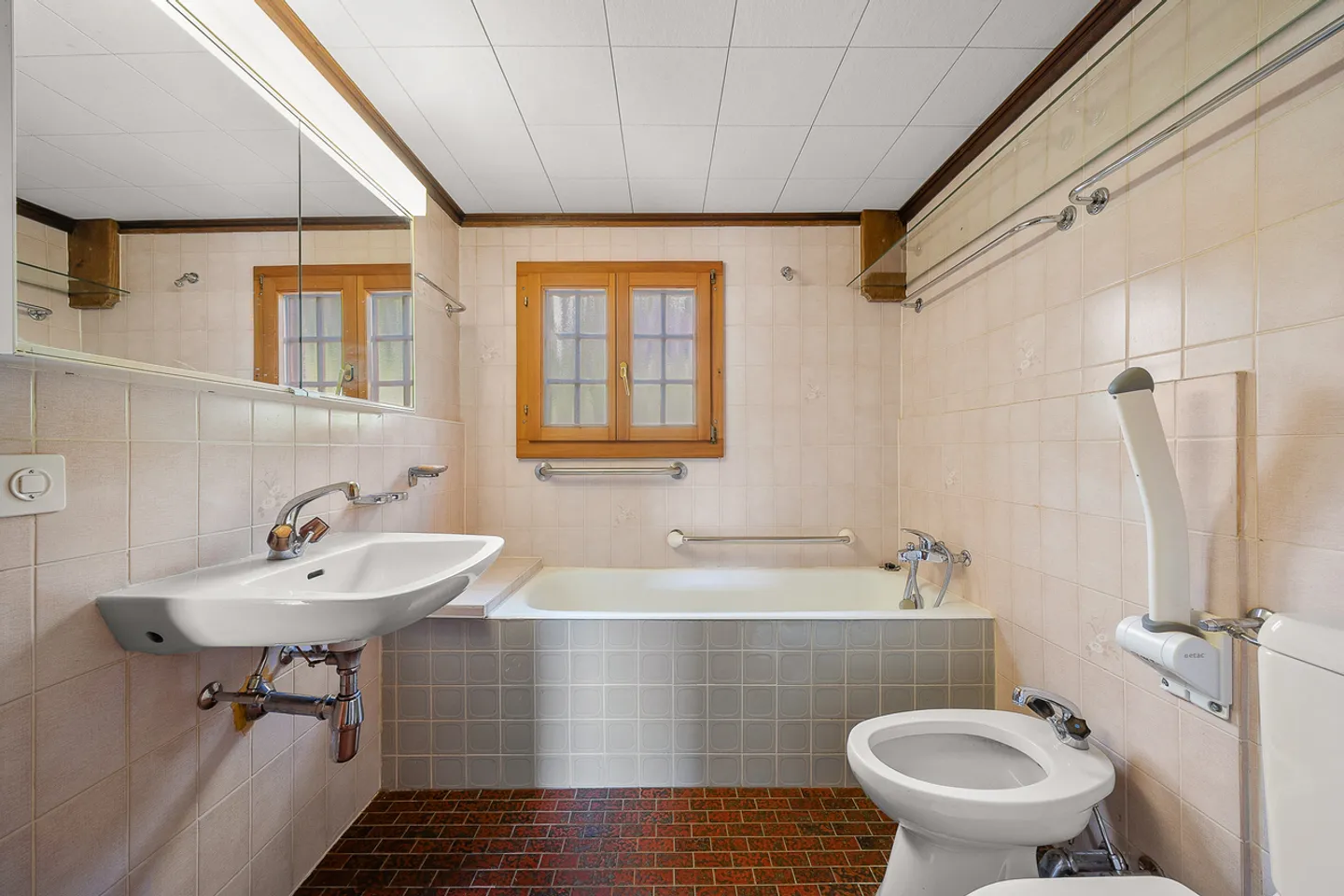 In the heart of the daffodils Chalet with lake view! - Photo 7 of 14